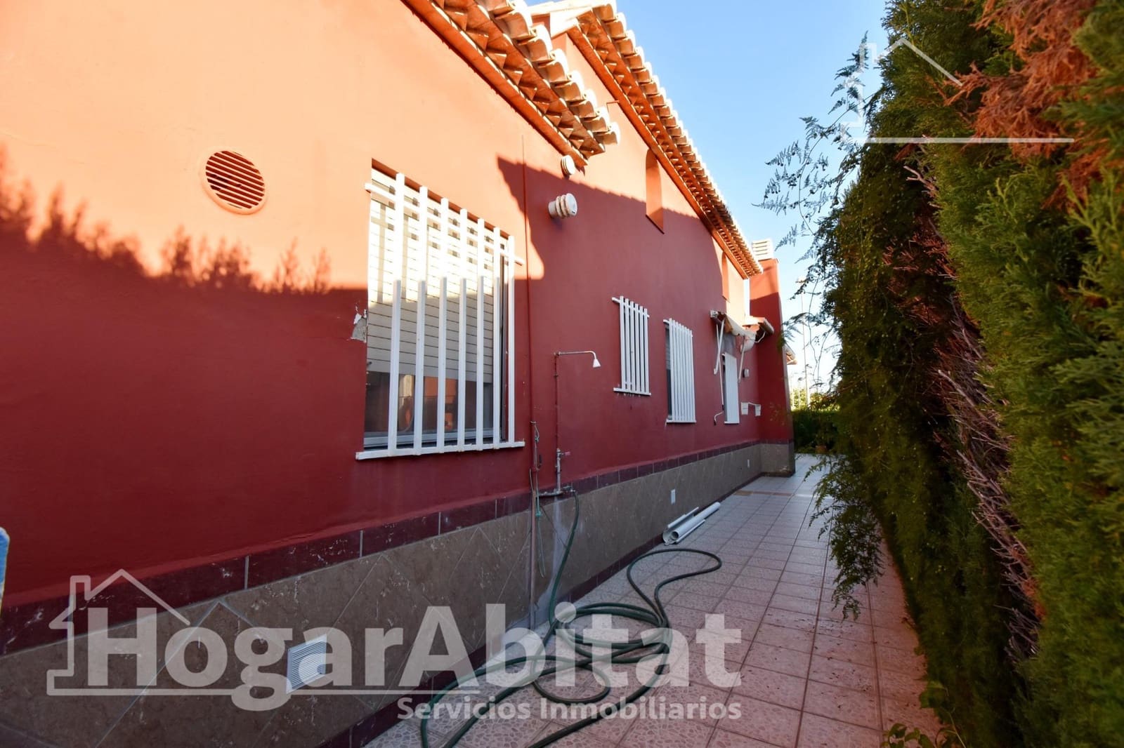 5 bedroom Villa for sale in Oliva with pool garage - € 320,000 (Ref: 9481238)