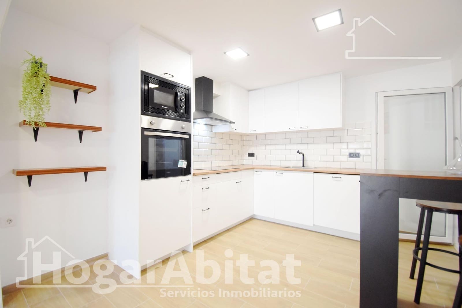 Piso de 3 habitaciones en Oliva en venta - 137.000 € (Ref: 9481248)