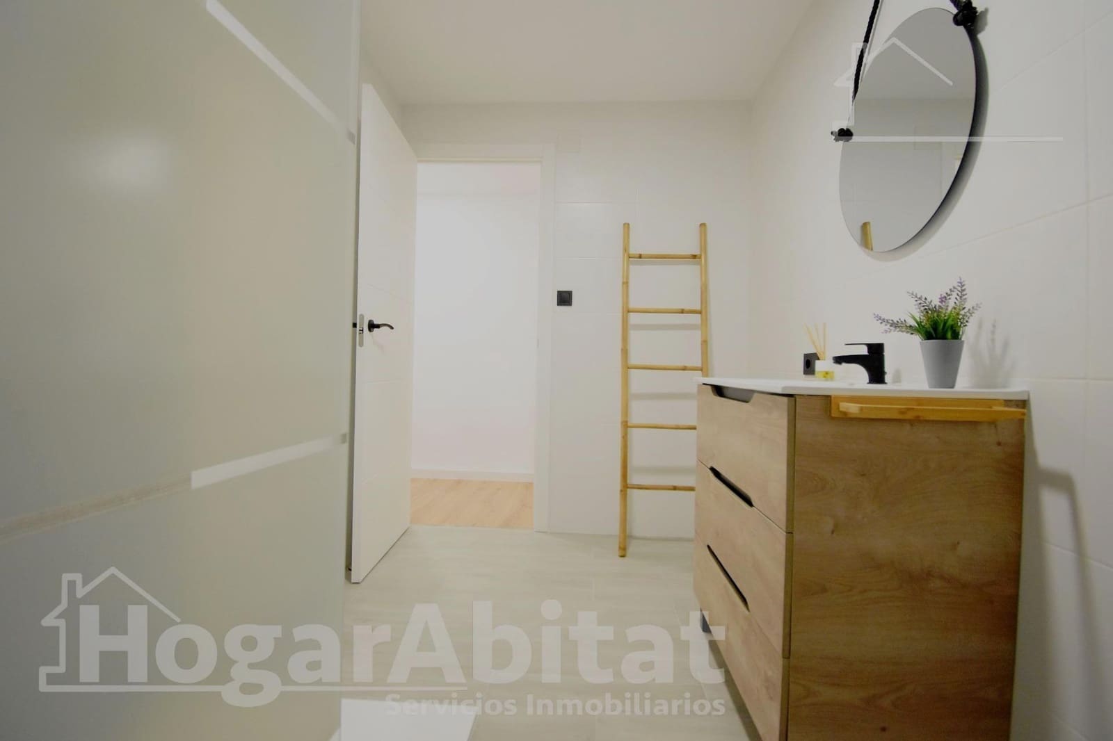 Piso de 3 habitaciones en Oliva en venta - 137.000 € (Ref: 9481248)