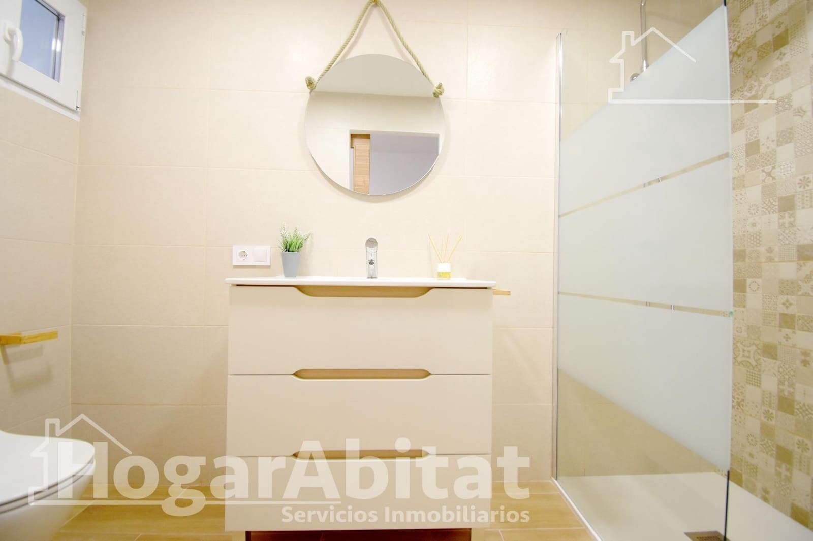Piso de 3 habitaciones en Oliva en venta - 137.000 € (Ref: 9481248)