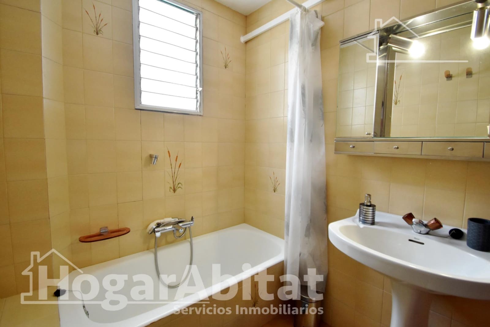 5 bedroom Townhouse for sale in Oliva with garage - € 220,000 (Ref: 9481250)