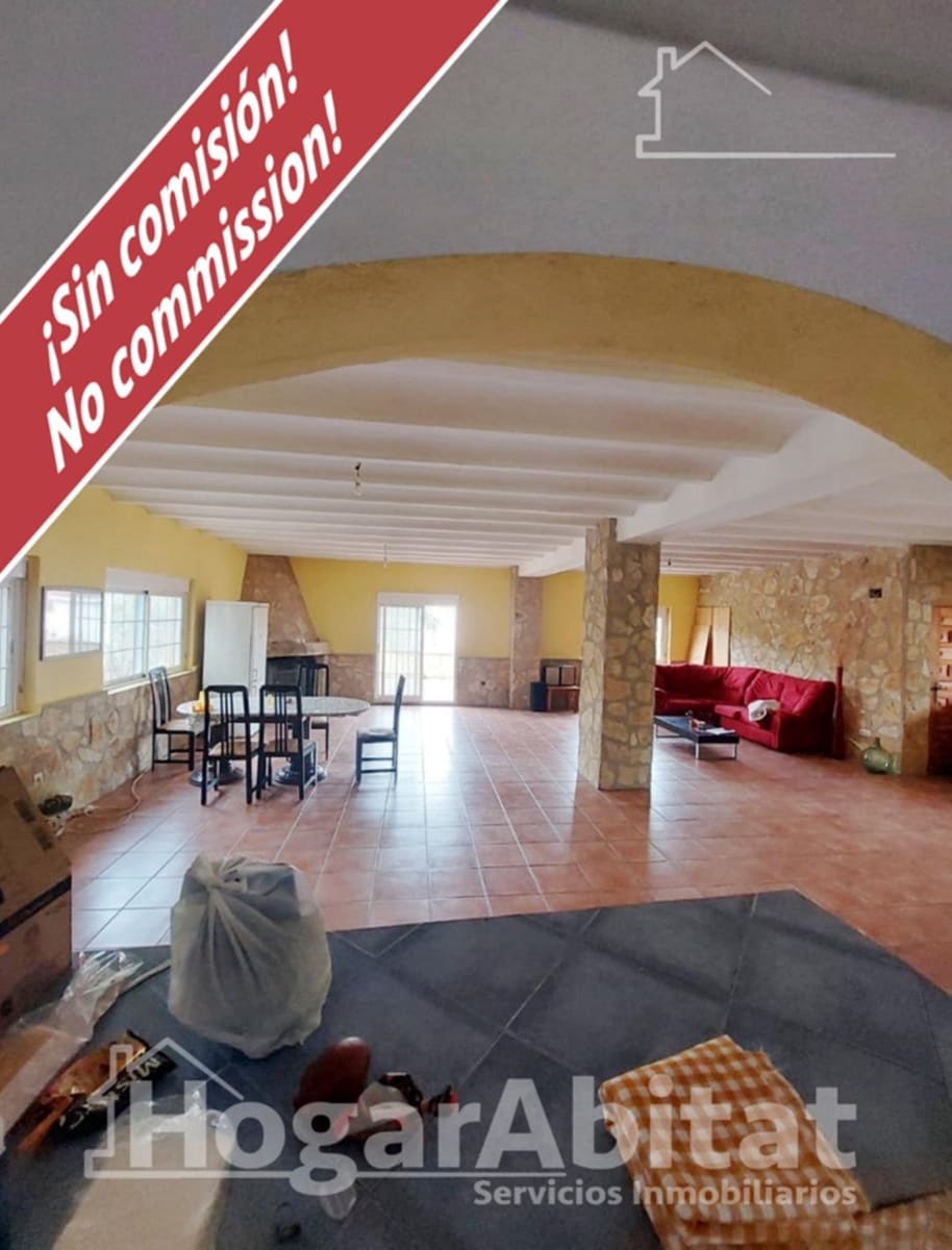 4 bedroom Villa for sale in Casinos with garage - € 250,000 (Ref: 9482084)