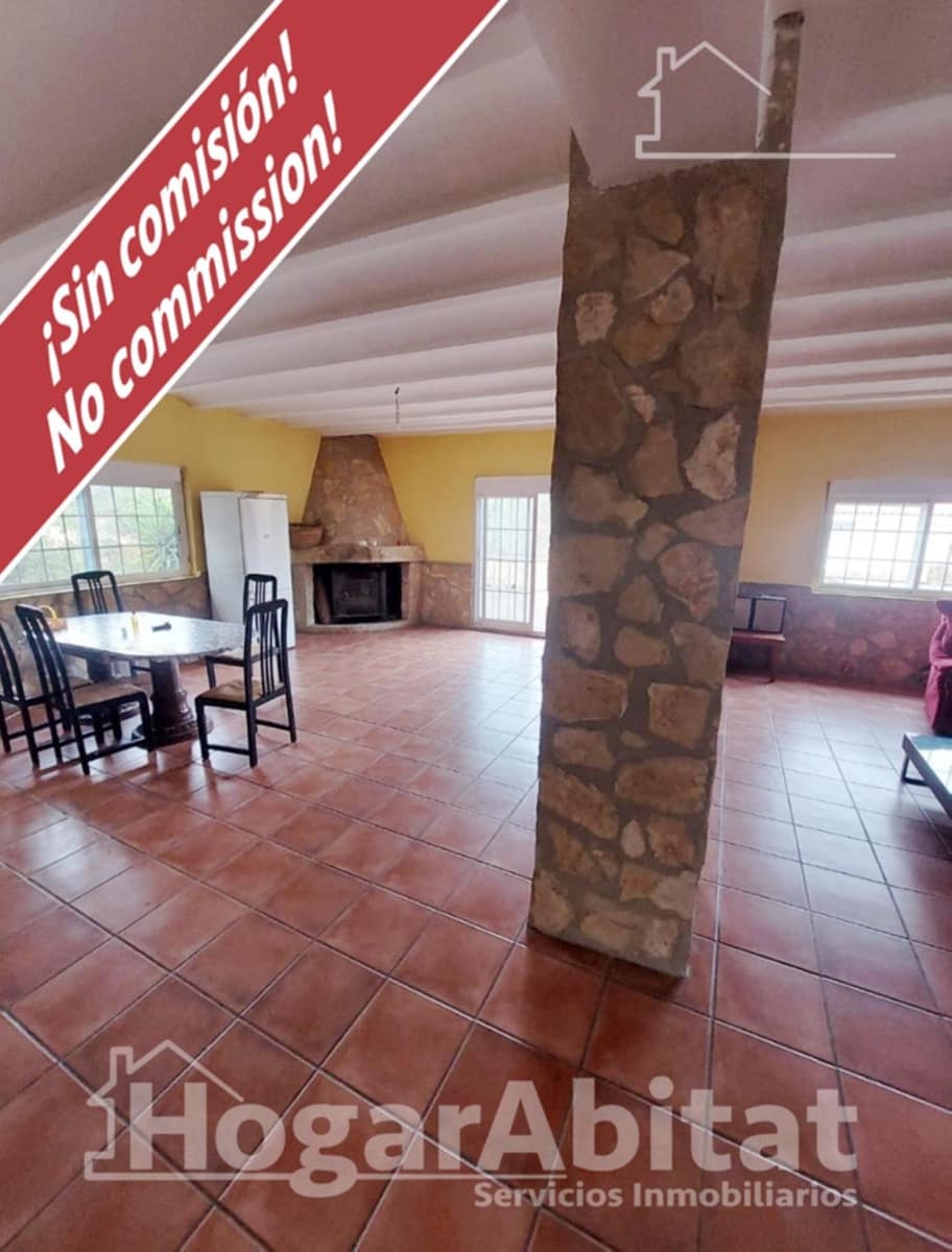 4 bedroom Villa for sale in Casinos with garage - € 250,000 (Ref: 9482084)