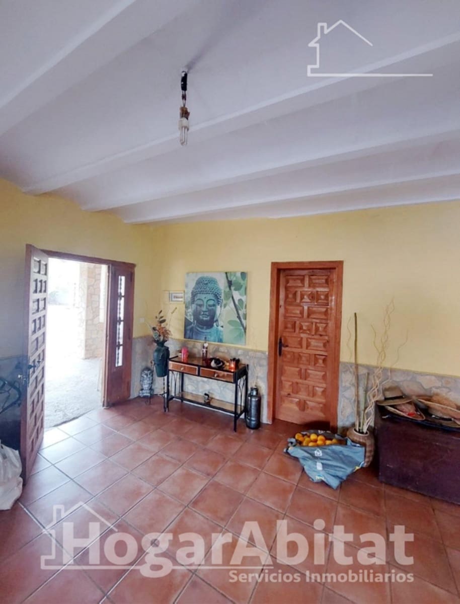 4 bedroom Villa for sale in Casinos with garage - € 250,000 (Ref: 9482084)