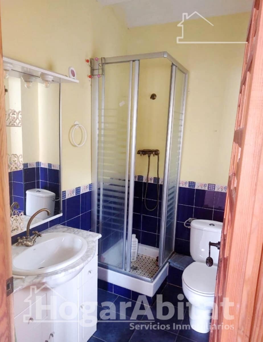 4 bedroom Villa for sale in Casinos with garage - € 250,000 (Ref: 9482084)