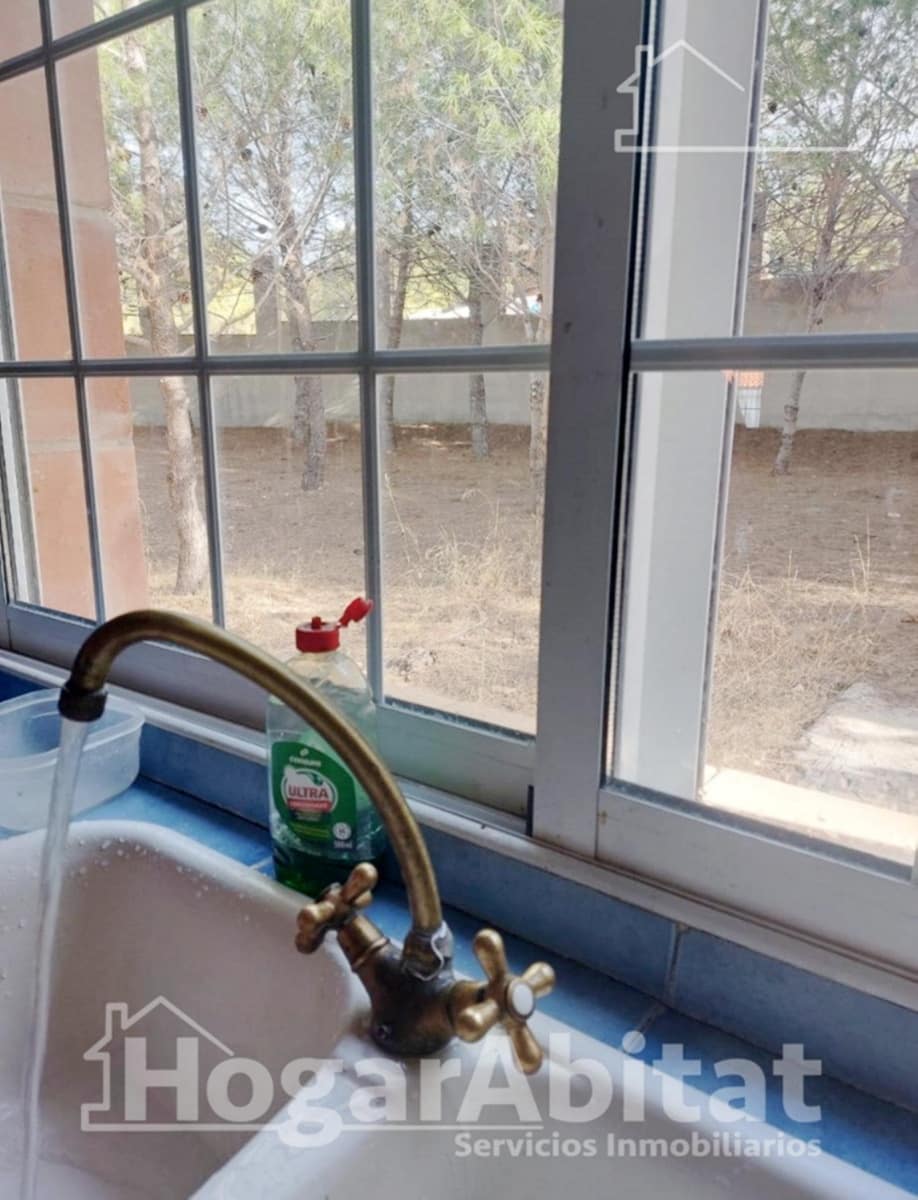 4 bedroom Villa for sale in Casinos with garage - € 250,000 (Ref: 9482084)