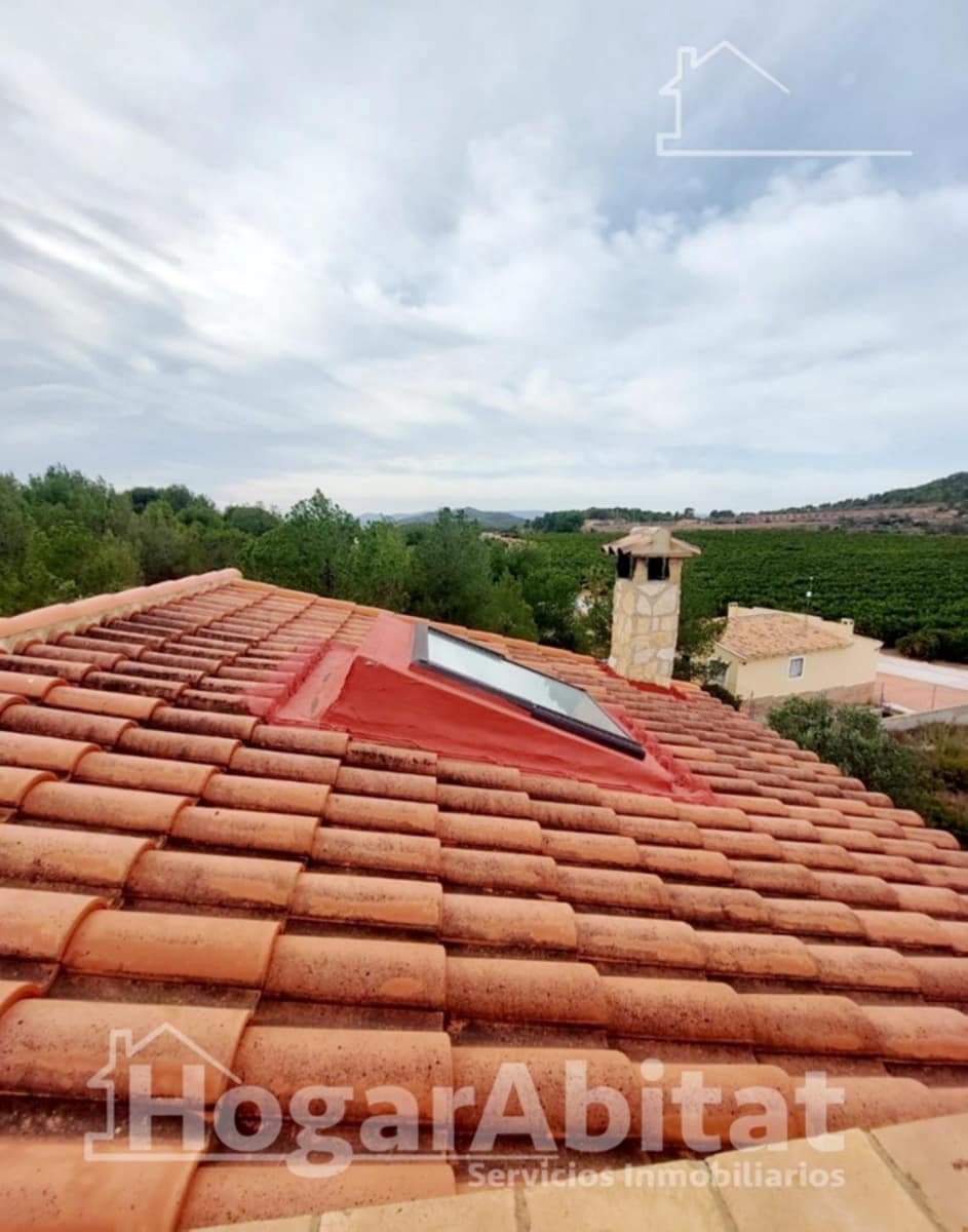 4 bedroom Villa for sale in Casinos with garage - € 250,000 (Ref: 9482084)