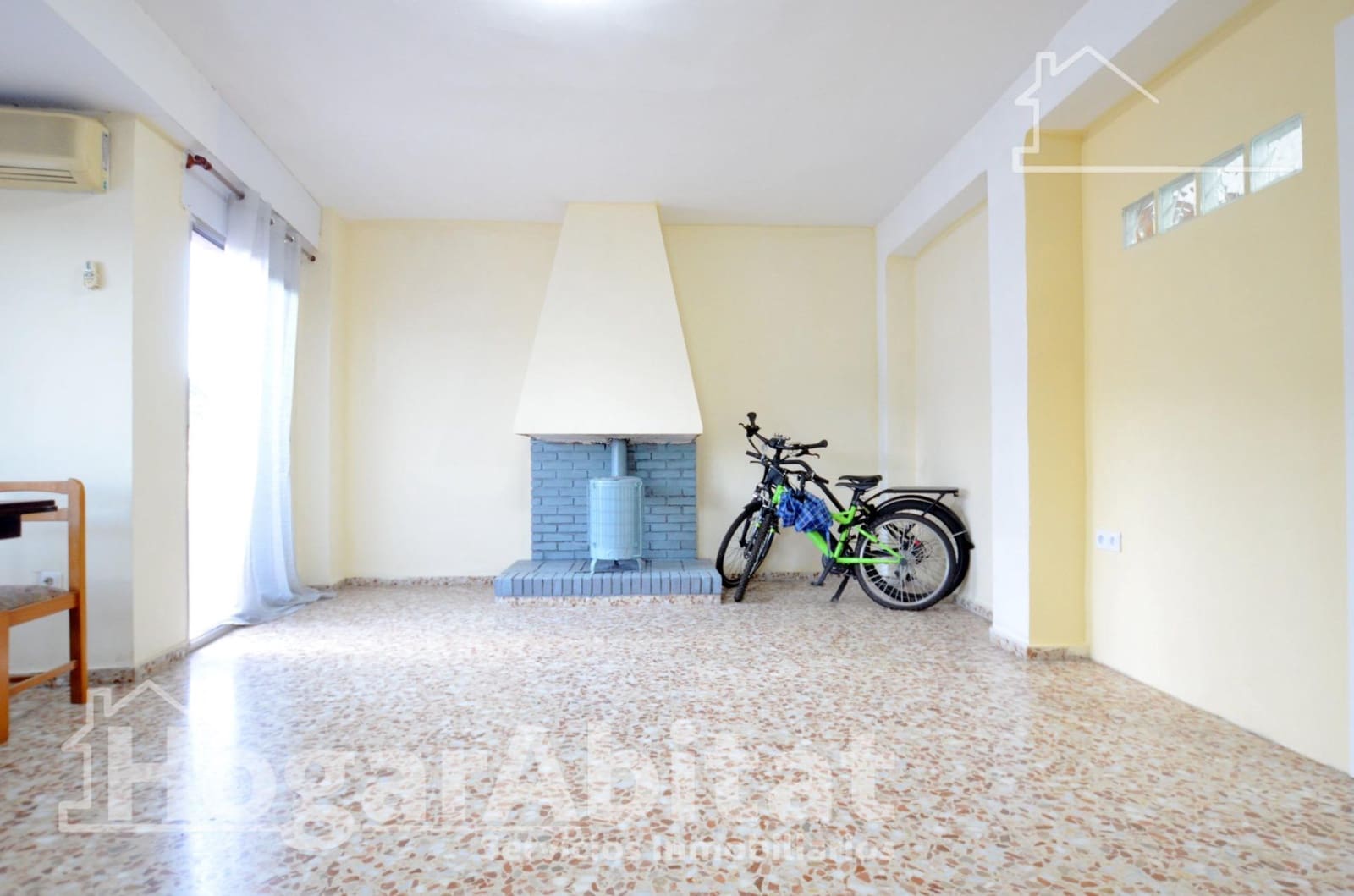 4 bedroom Flat for sale in Oliva - € 93,000 (Ref: 9483541)