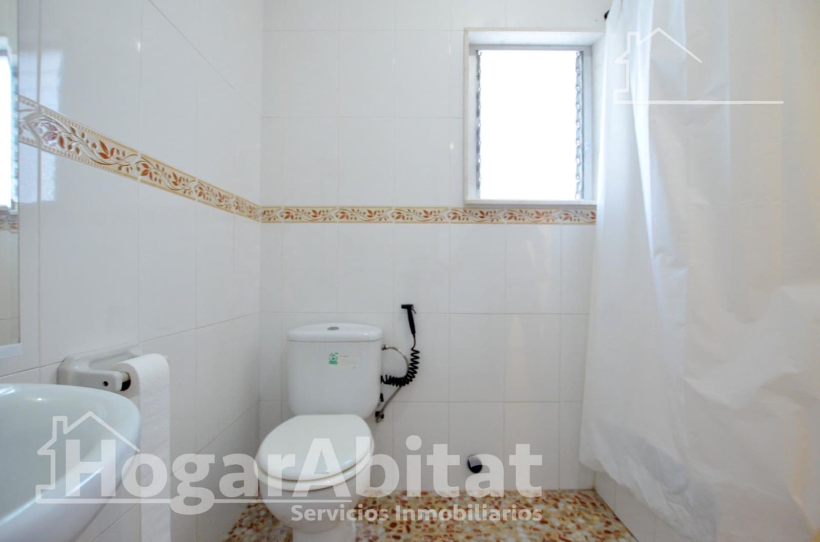 4 bedroom Flat for sale in Oliva - € 93,000 (Ref: 9483541)