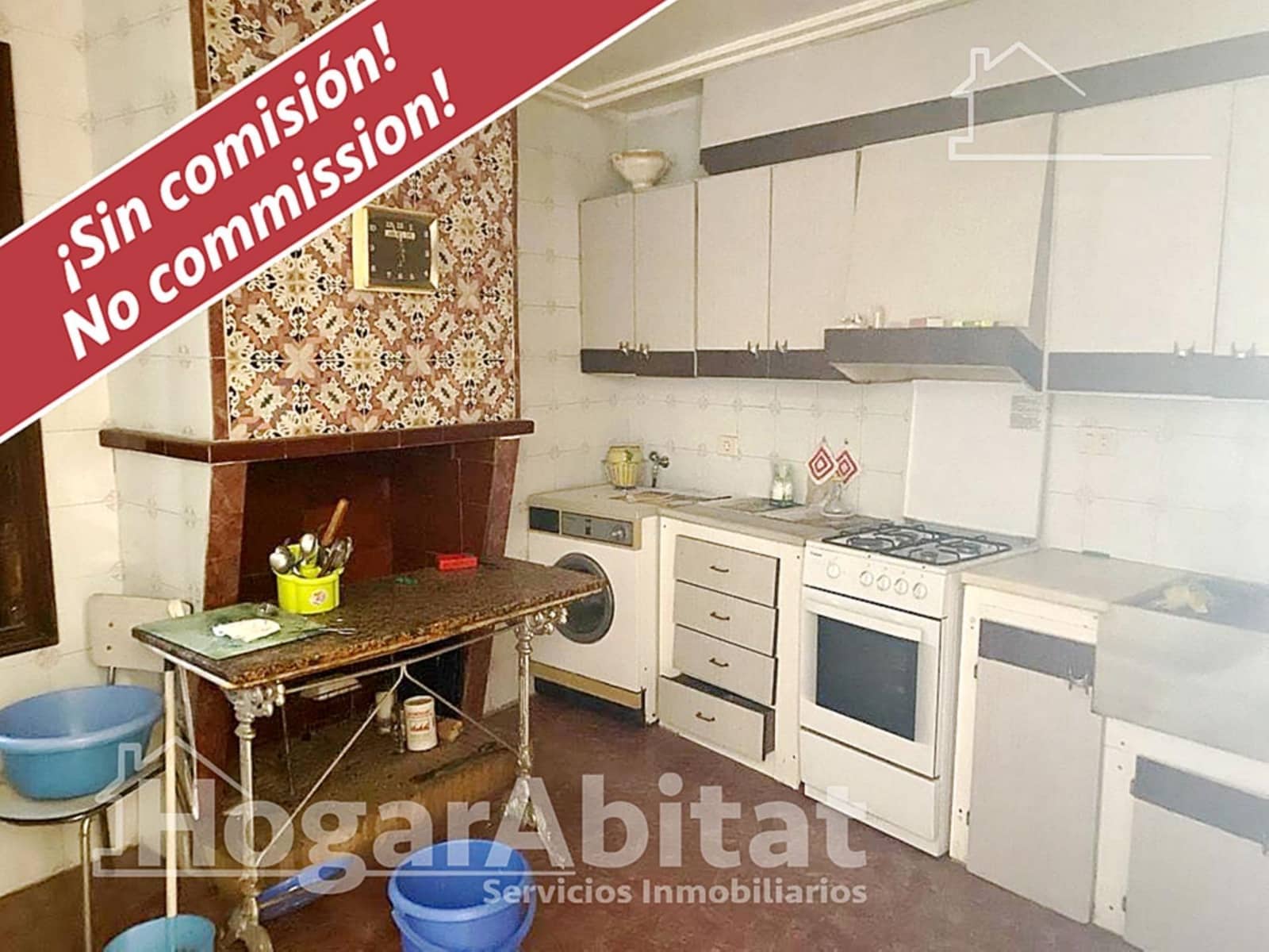 8 bedroom Townhouse for sale in Pavias - € 120,000 (Ref: 9485380)