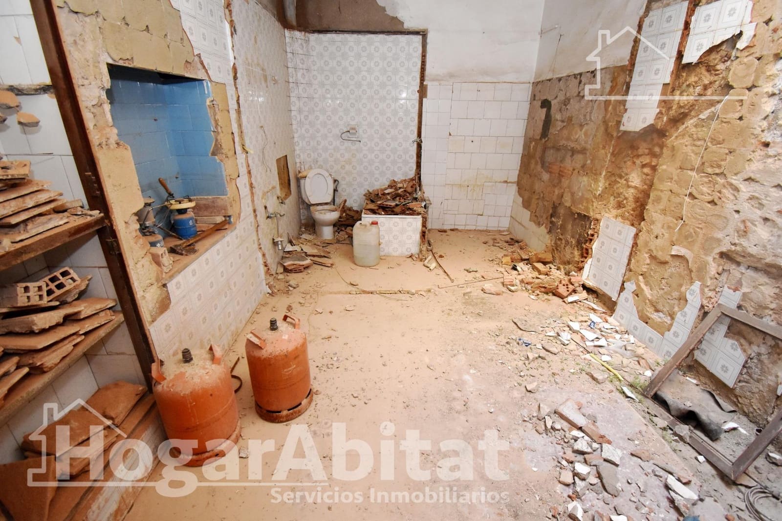 3 bedroom Townhouse for sale in Almassora / Almazora - € 75,000 (Ref: 9488374)