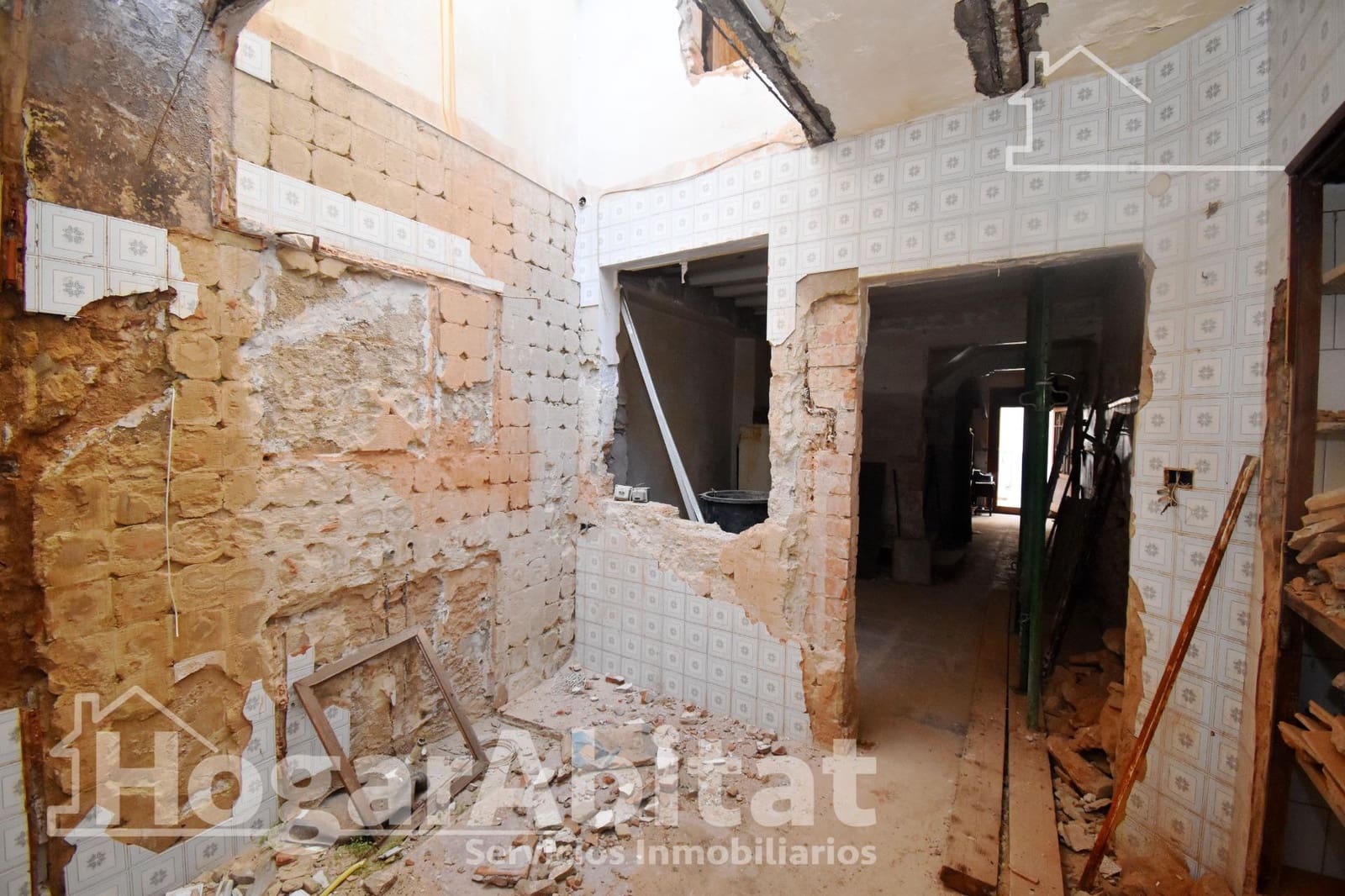 3 bedroom Townhouse for sale in Almassora / Almazora - € 75,000 (Ref: 9488374)