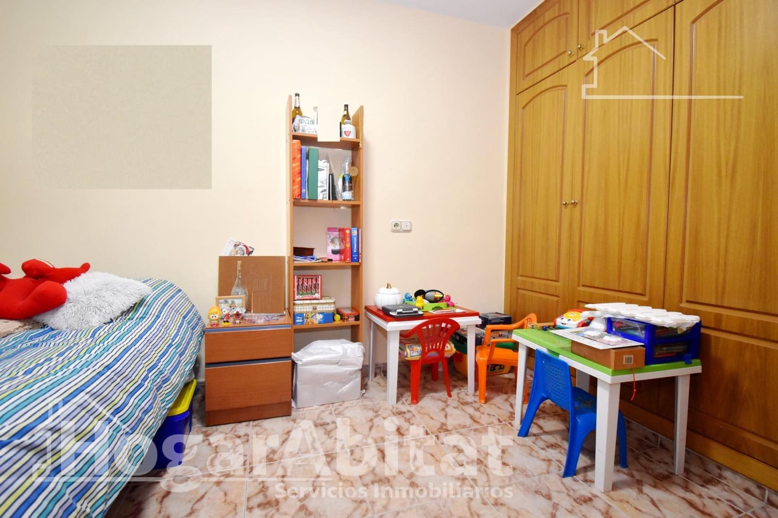 5 bedroom Townhouse for sale in Castello de la Plana - € 260,000 (Ref: 9491485)