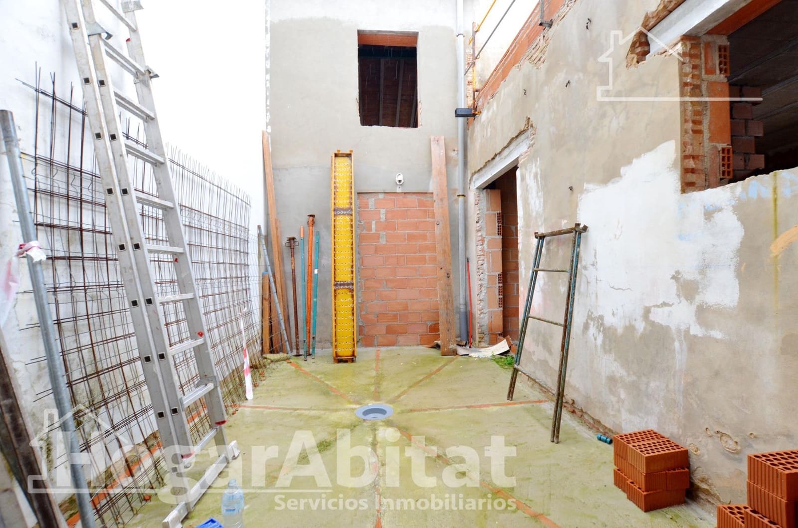 Townhouse for sale in Piles with garage - € 160,000 (Ref: 9491486)