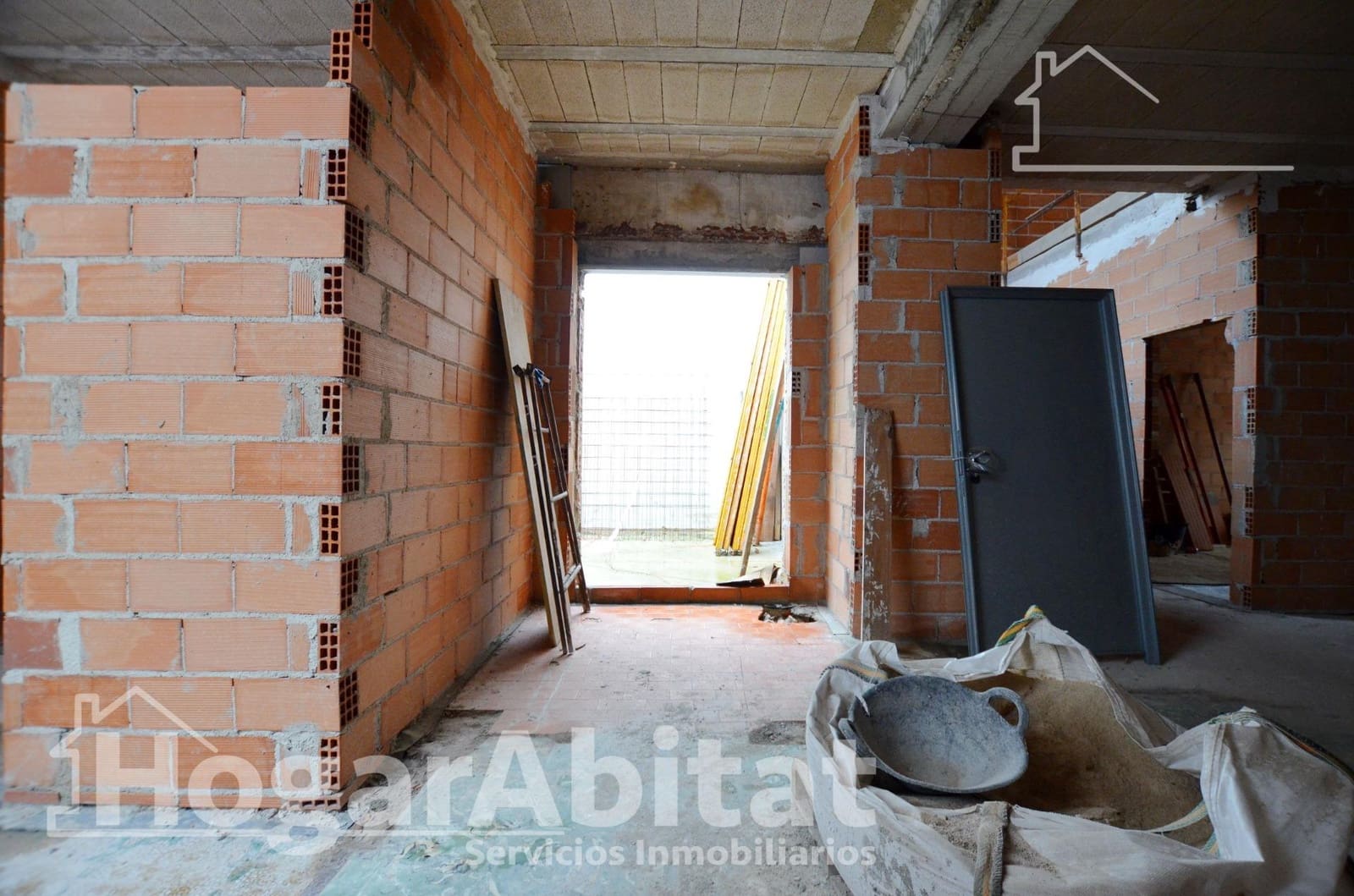 Townhouse for sale in Piles with garage - € 160,000 (Ref: 9491486)