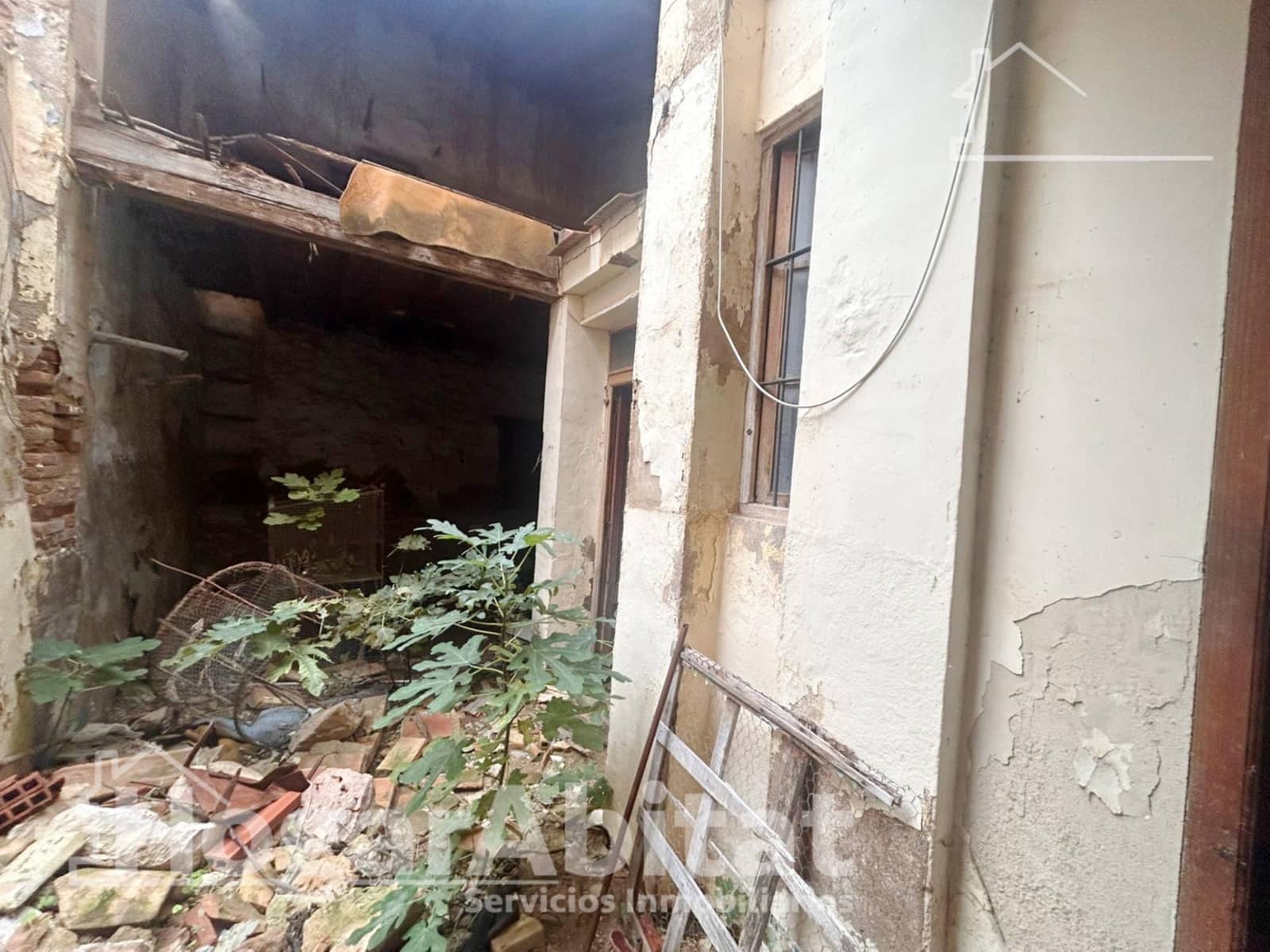 Townhouse for sale in Benaguasil - € 70,000 (Ref: 9495331)