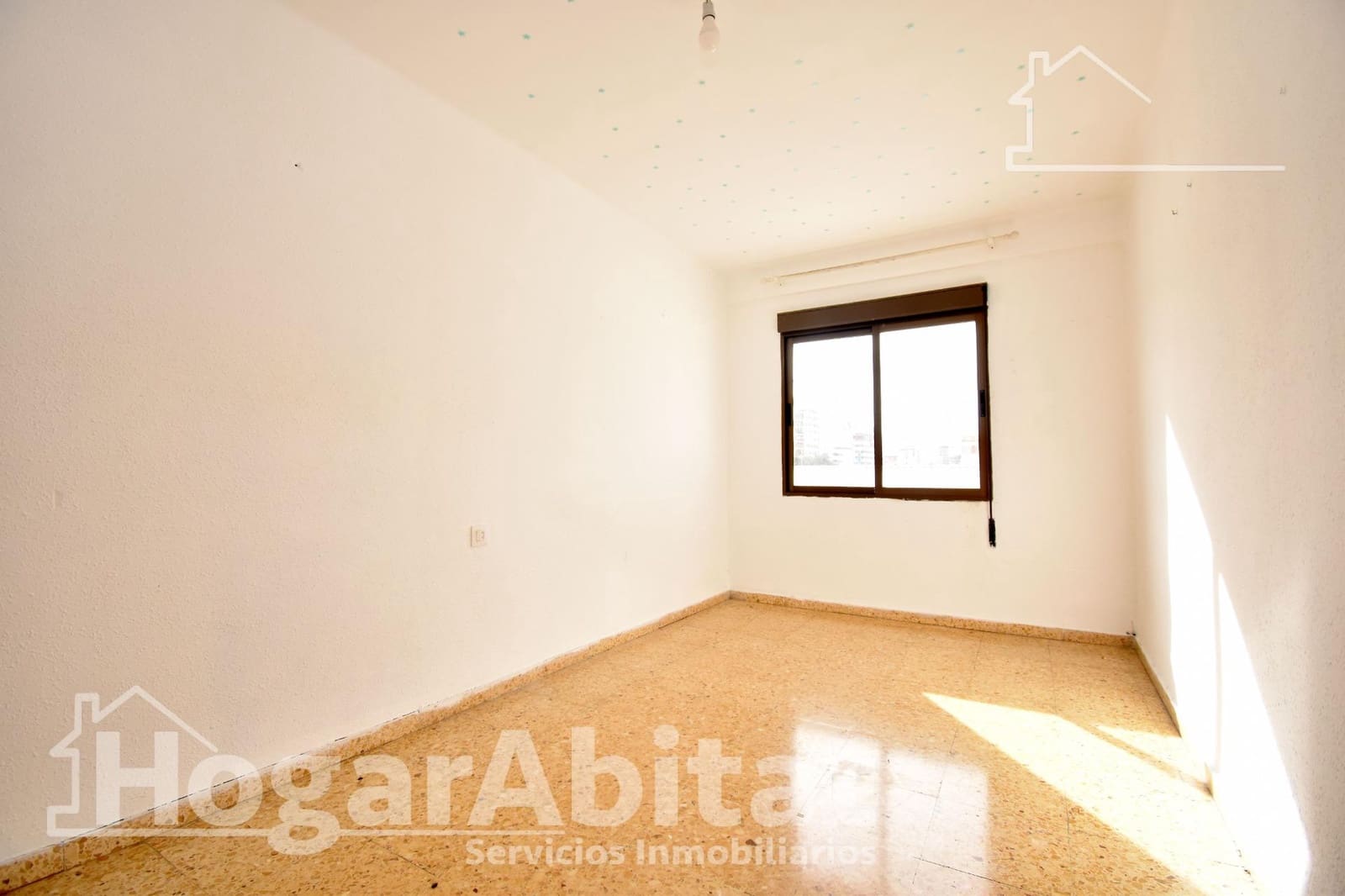 4 bedroom Flat for sale in Castello de la Plana - € 190,000 (Ref: 9502425)