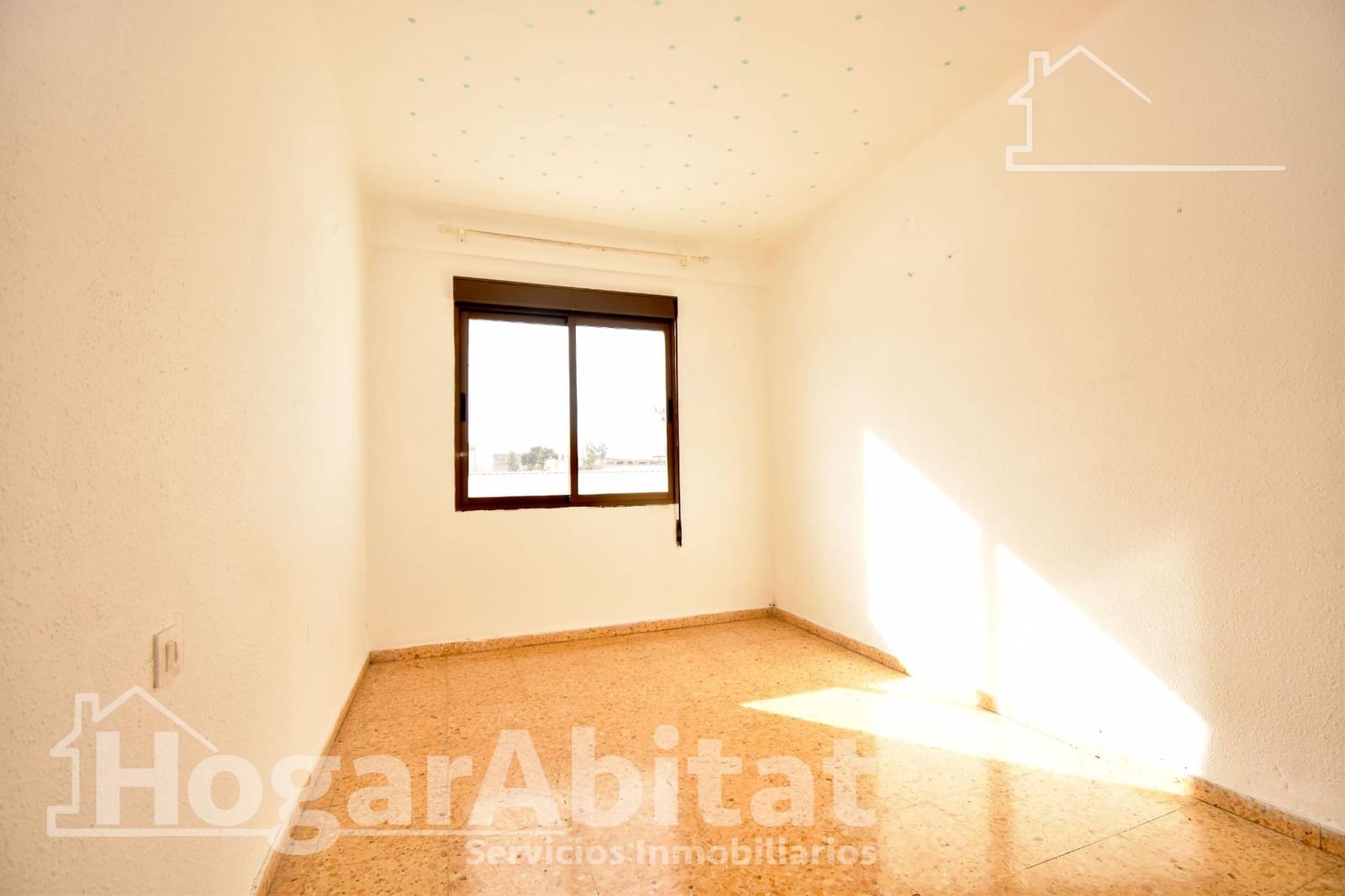 4 bedroom Flat for sale in Castello de la Plana - € 190,000 (Ref: 9502425)