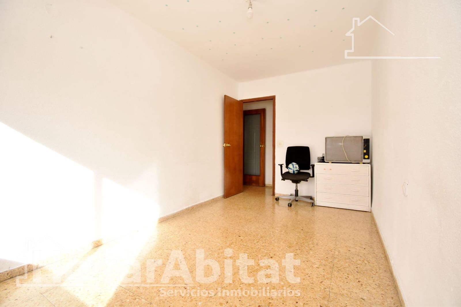 4 bedroom Flat for sale in Castello de la Plana - € 190,000 (Ref: 9502425)