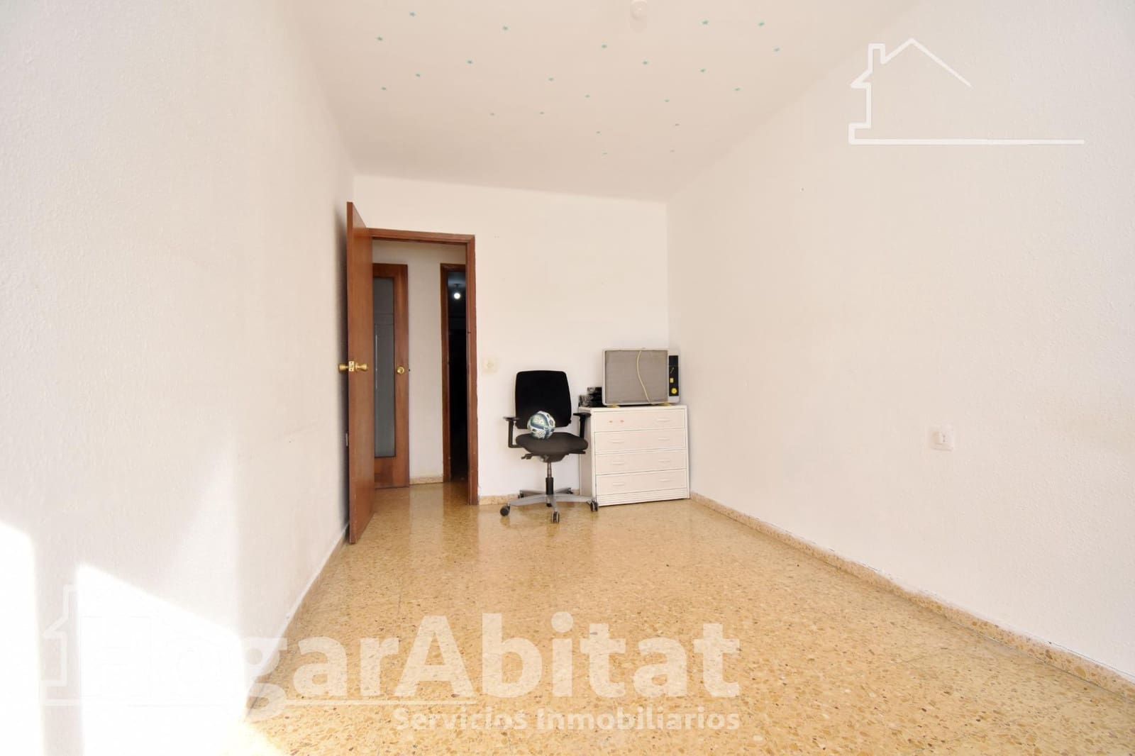 4 bedroom Flat for sale in Castello de la Plana - € 190,000 (Ref: 9502425)