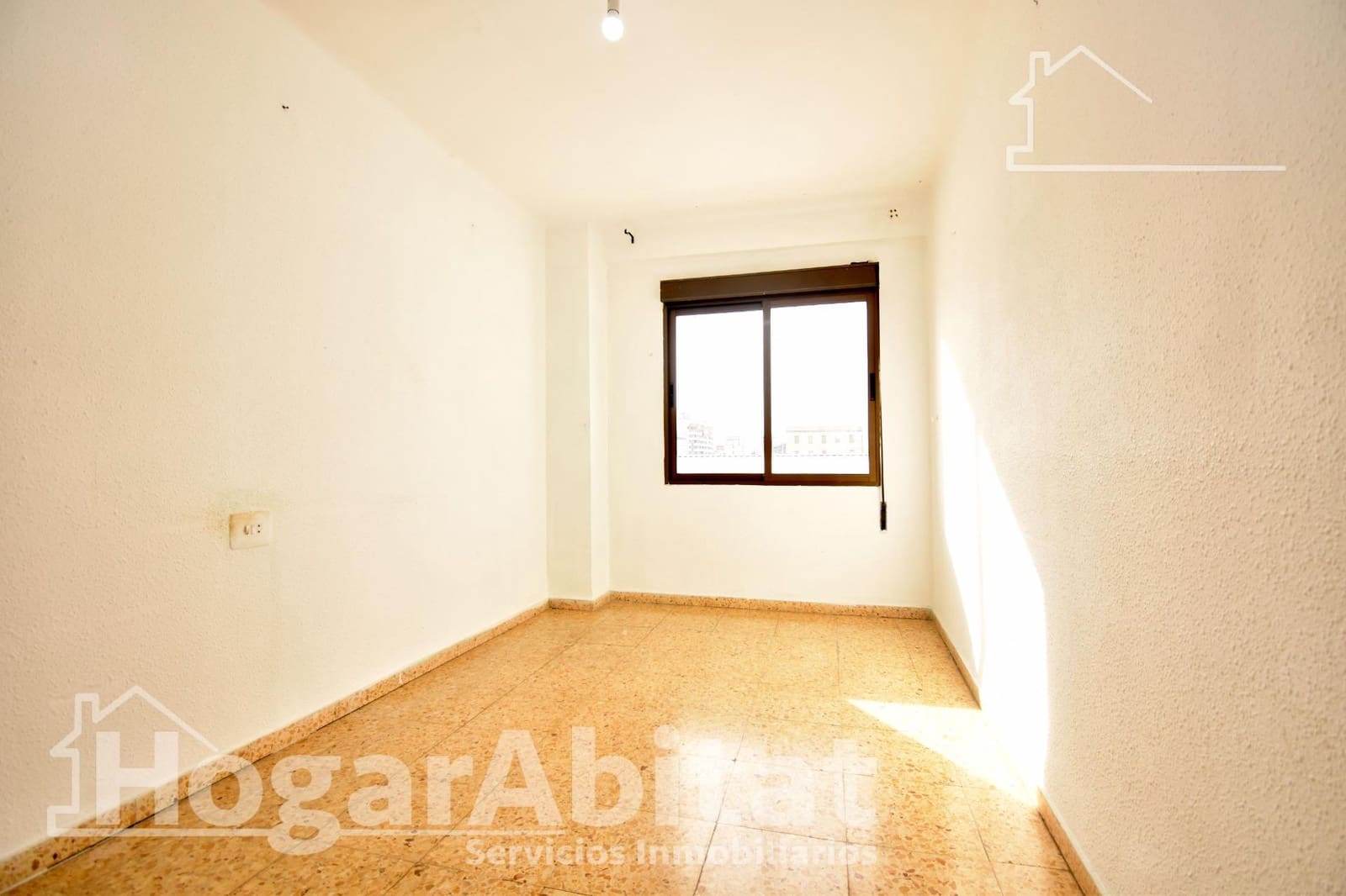 4 bedroom Flat for sale in Castello de la Plana - € 190,000 (Ref: 9502425)