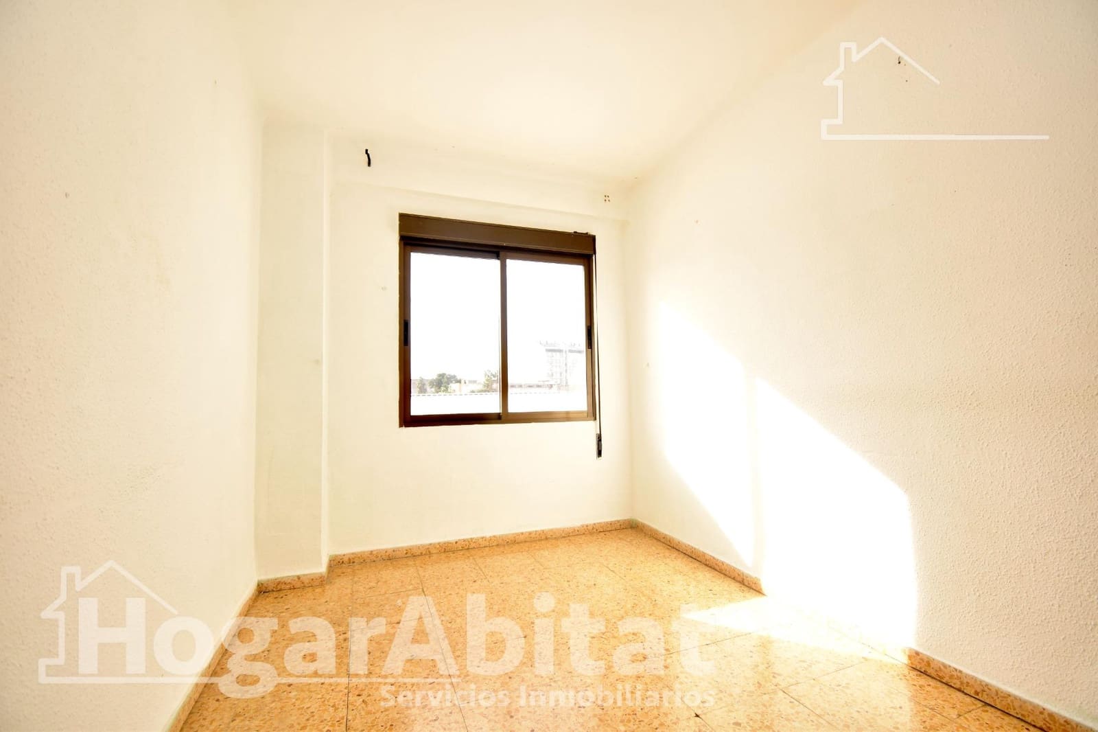 4 bedroom Flat for sale in Castello de la Plana - € 190,000 (Ref: 9502425)