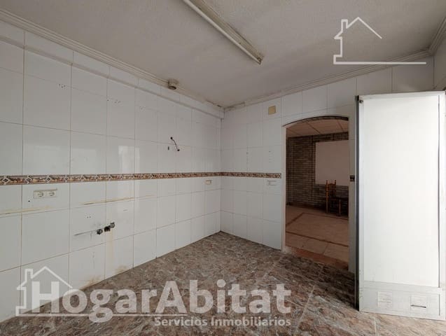 4 bedroom Townhouse for sale in Alicante / Alacant city - € 157,000 (Ref: 9502437)