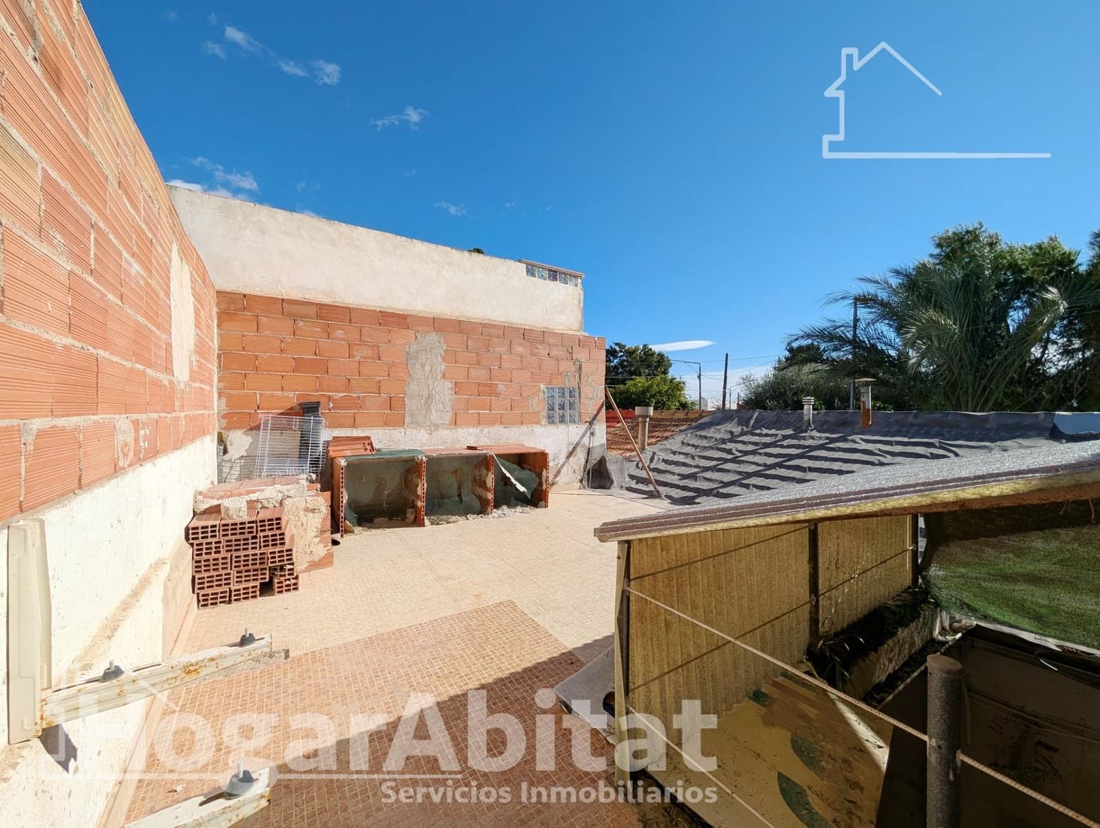 4 bedroom Townhouse for sale in Alicante / Alacant city - € 157,000 (Ref: 9502437)