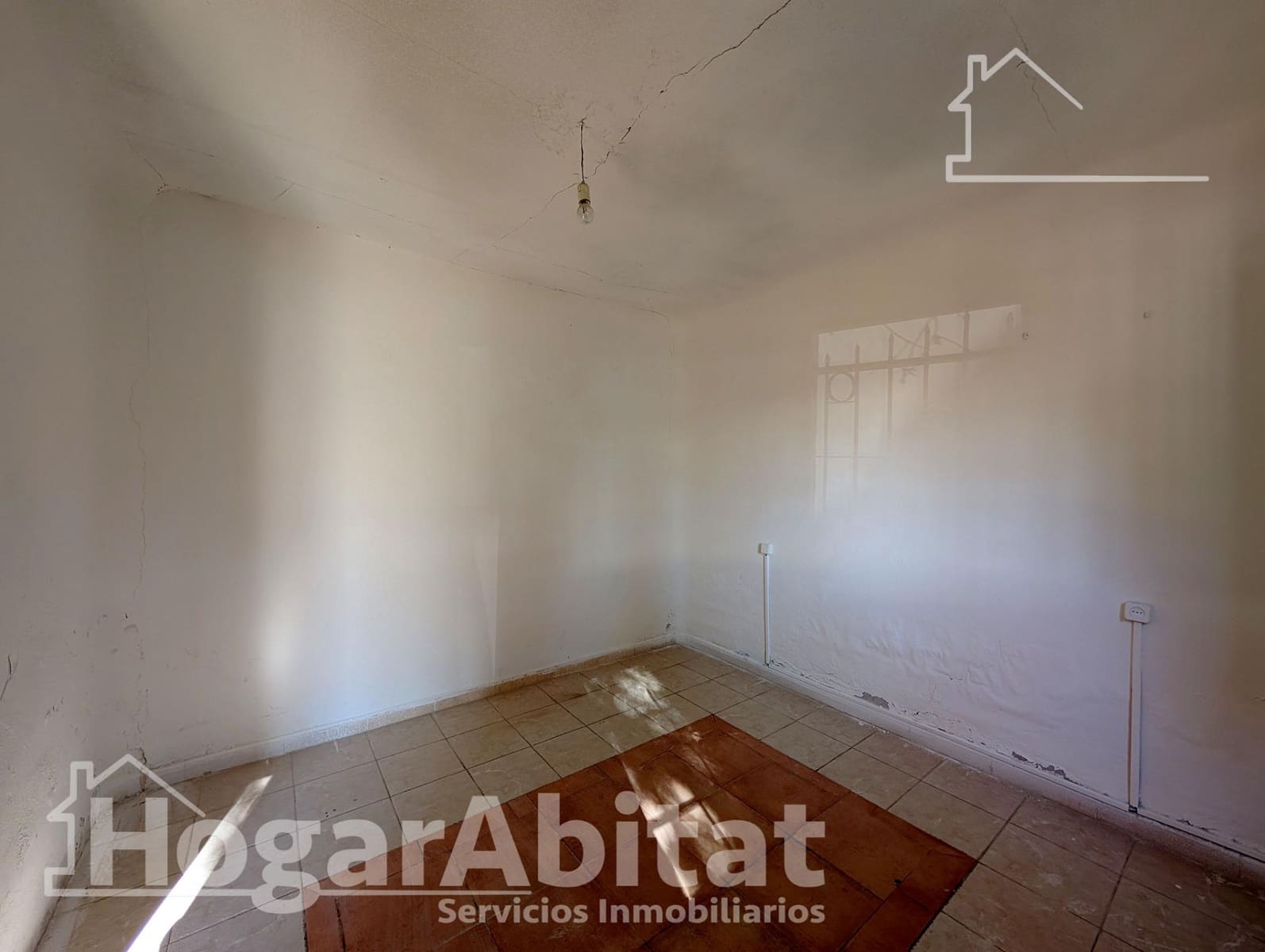 4 bedroom Townhouse for sale in Alicante / Alacant city - € 157,000 (Ref: 9502437)