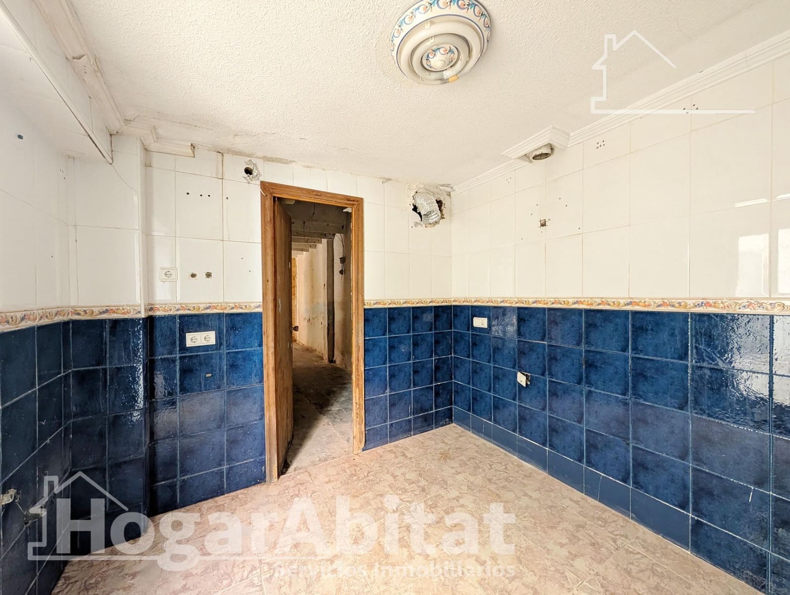 4 bedroom Townhouse for sale in Alicante / Alacant city - € 157,000 (Ref: 9502437)