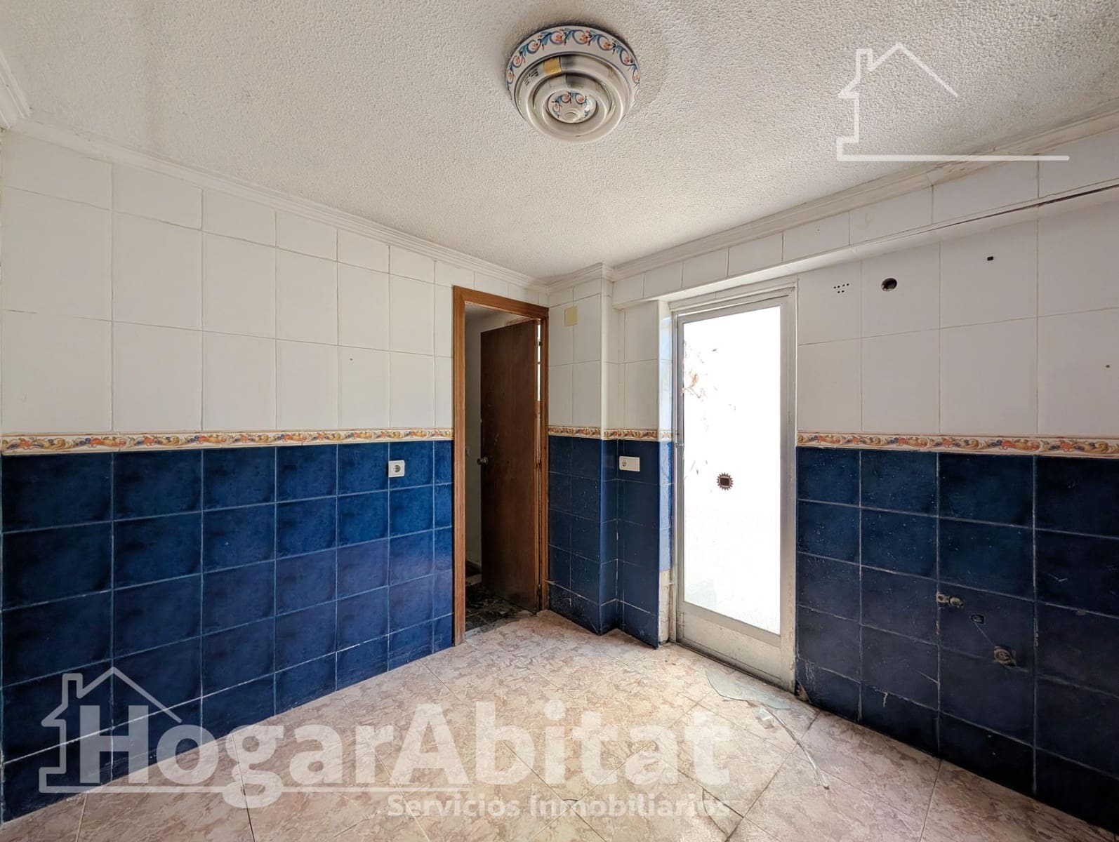 4 bedroom Townhouse for sale in Alicante / Alacant city - € 157,000 (Ref: 9502437)