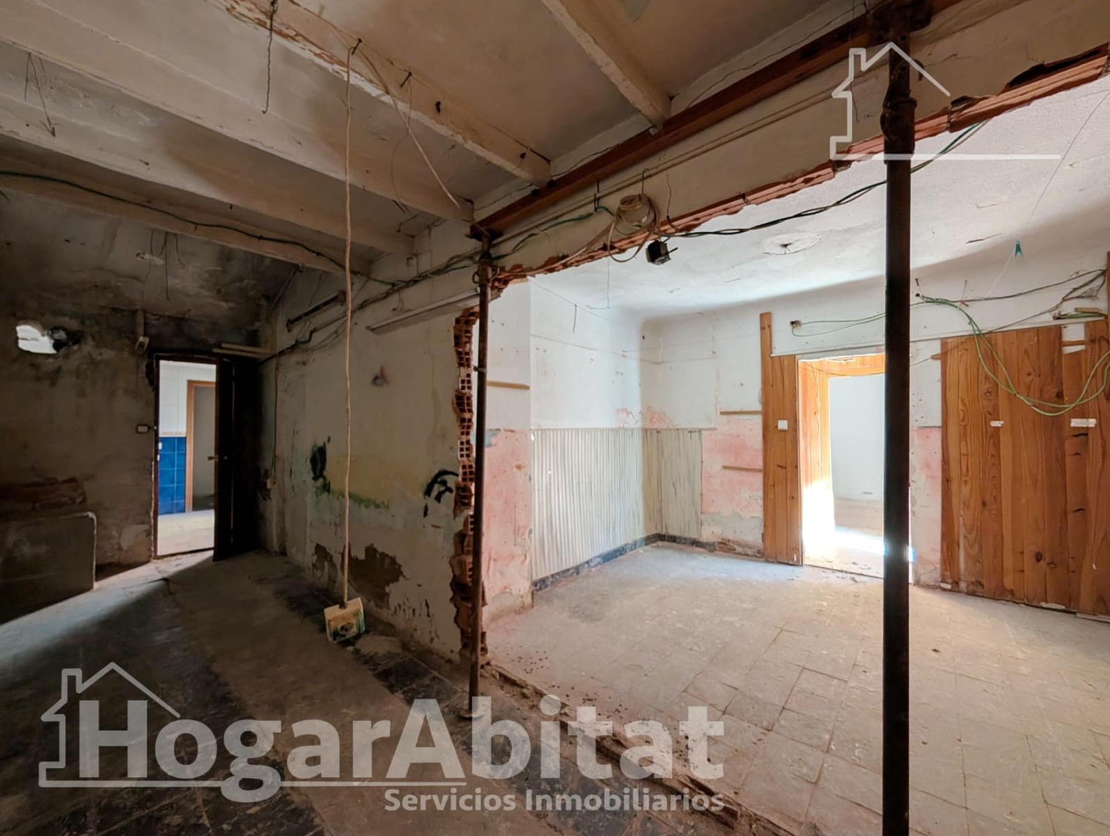 4 bedroom Townhouse for sale in Alicante / Alacant city - € 157,000 (Ref: 9502437)