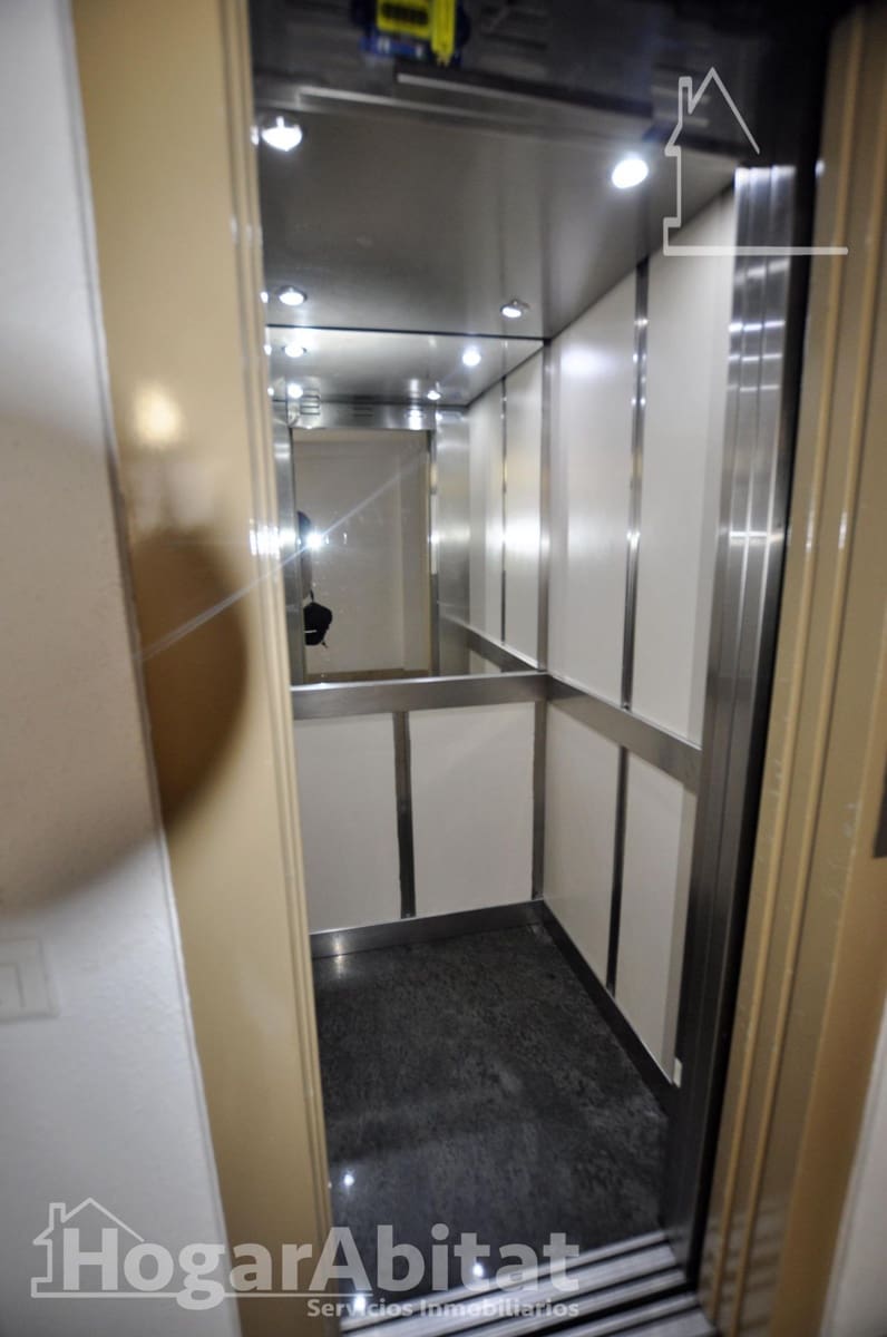 Piso de 3 habitaciones en València ciudad en venta con garaje - 270.000 € (Ref: 9508925)