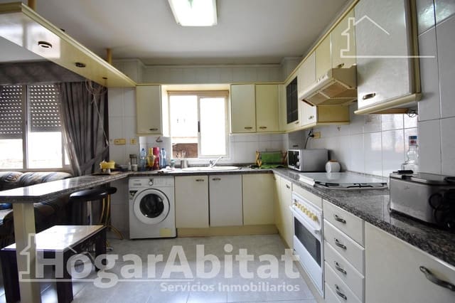 7 bedroom Townhouse for sale in Gandia - € 235,000 (Ref: 9519012)
