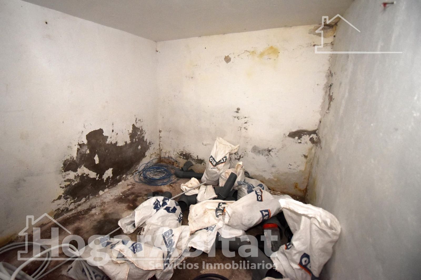 5 bedroom Townhouse for sale in Onda - € 75,000 (Ref: 9527769)