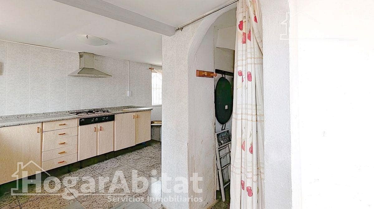 4 bedroom Townhouse for sale in Torrent with garage - € 155,000 (Ref: 9530642)