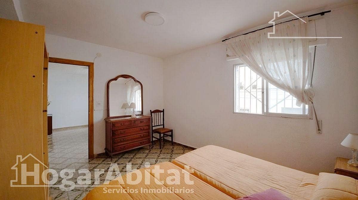 4 bedroom Townhouse for sale in Torrent with garage - € 155,000 (Ref: 9530642)