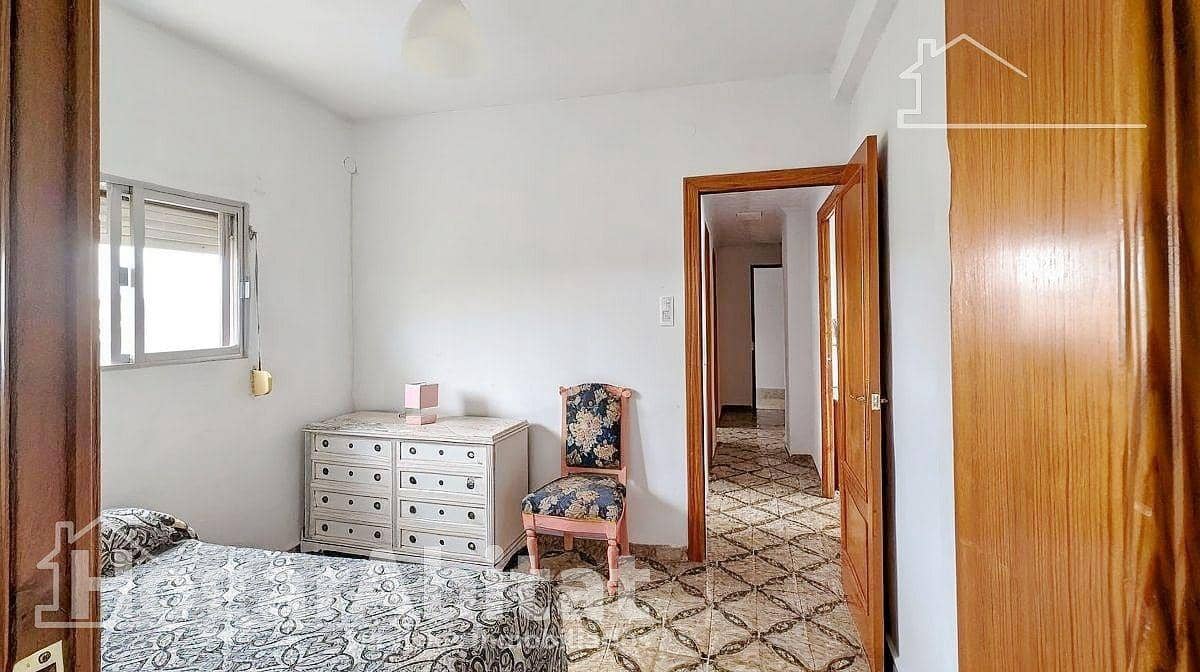 4 bedroom Townhouse for sale in Torrent with garage - € 155,000 (Ref: 9530642)