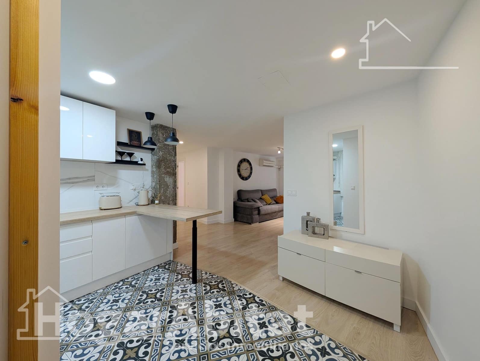 2 bedroom Flat for sale in Alicante / Alacant city - € 260,000 (Ref: 9536803)