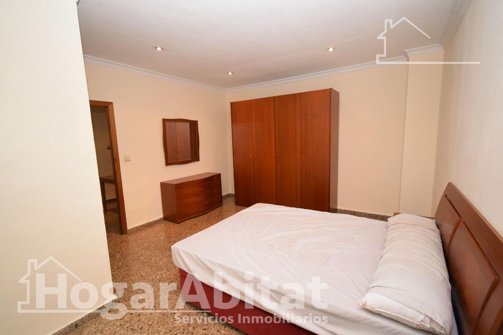 3 bedroom Flat for sale in Alginet with garage - € 135,000 (Ref: 9541167)