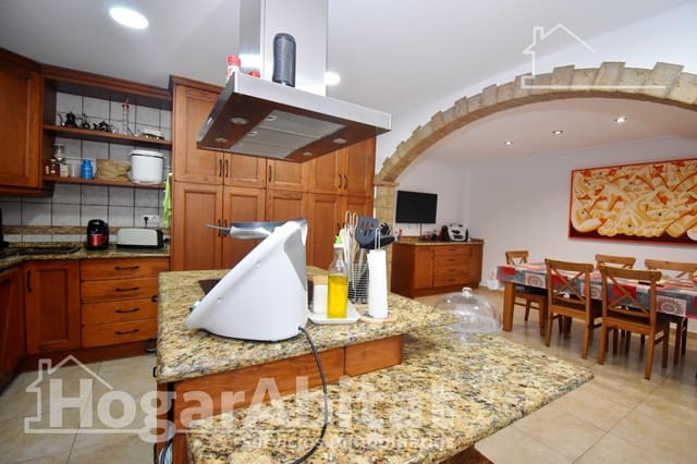 4 slaapkamer Rijtjeshuis te koop in Nules met garage - € 280.000 (Ref: 9541192)