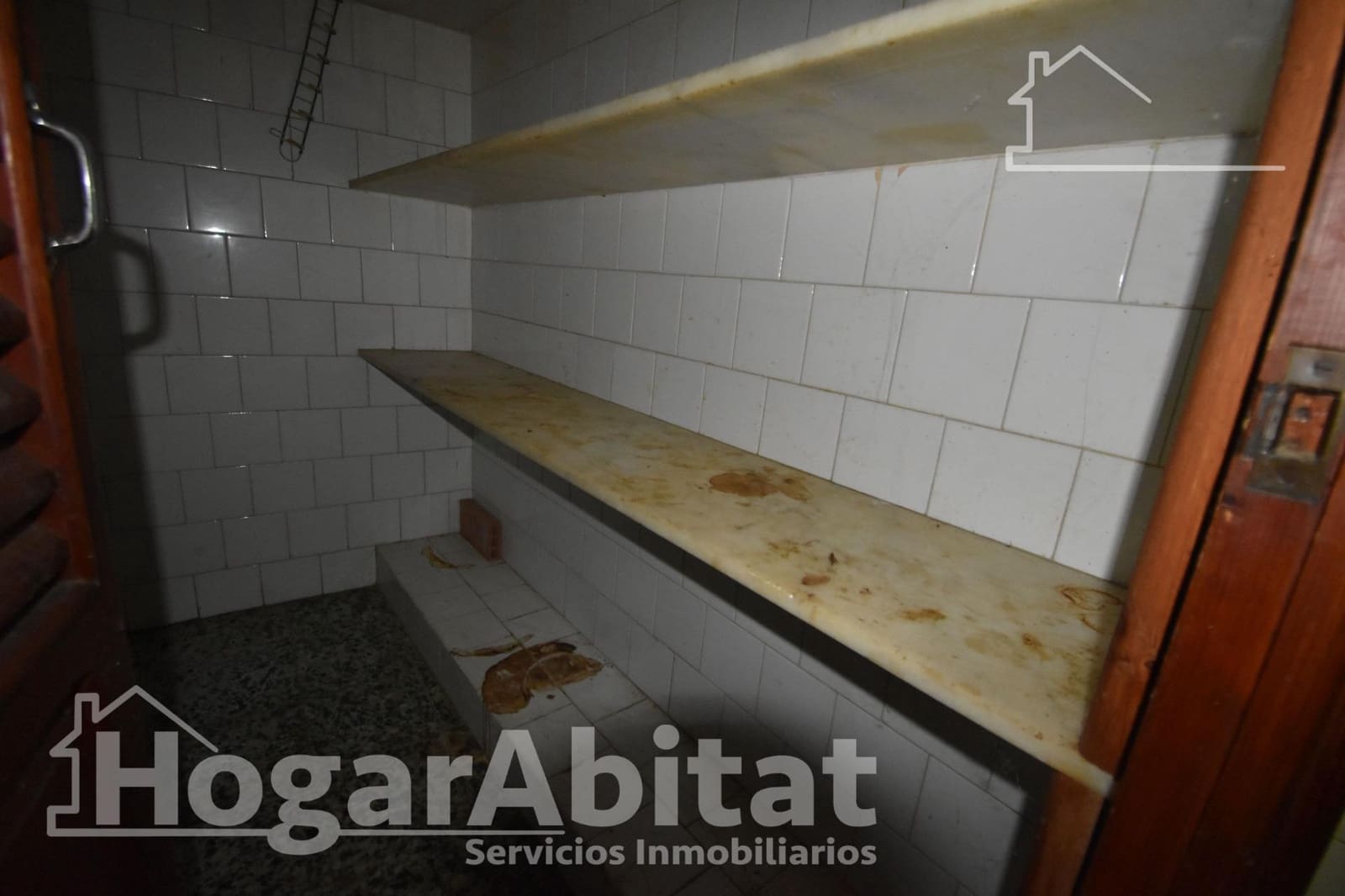 5 bedroom Townhouse for sale in Carlet with garage - € 100,000 (Ref: 9541735)