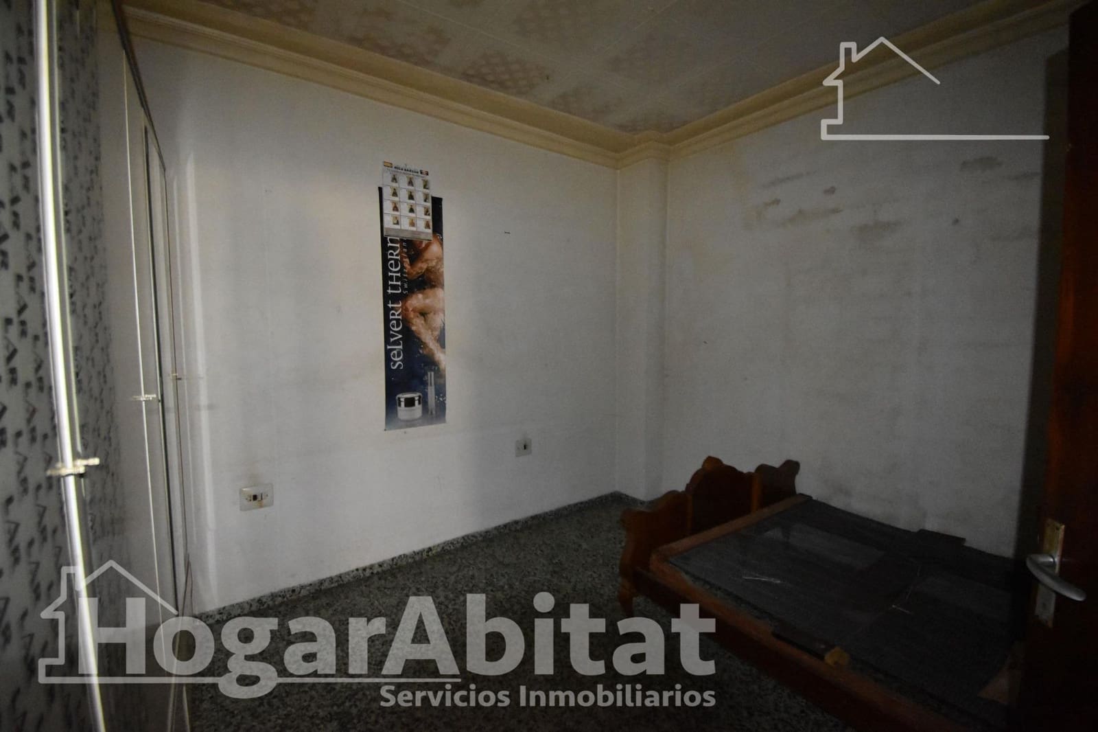 5 bedroom Townhouse for sale in Carlet with garage - € 100,000 (Ref: 9541735)