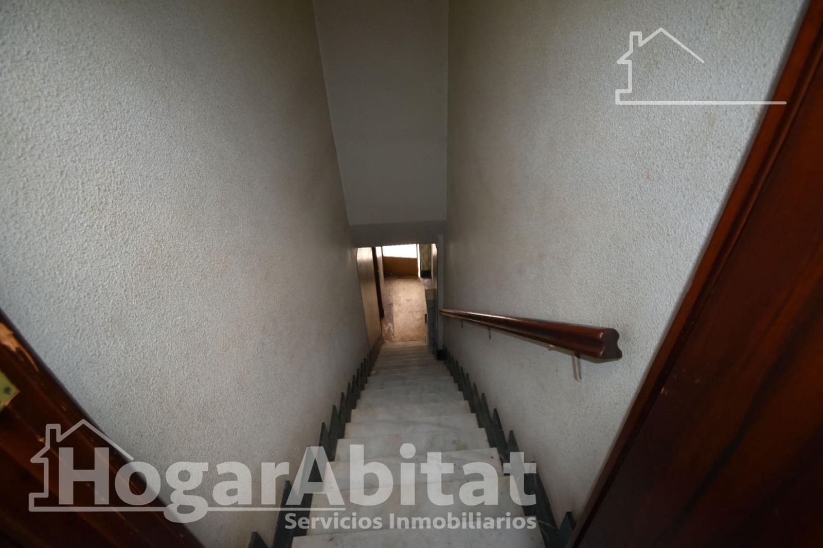 5 bedroom Townhouse for sale in Carlet with garage - € 100,000 (Ref: 9541735)