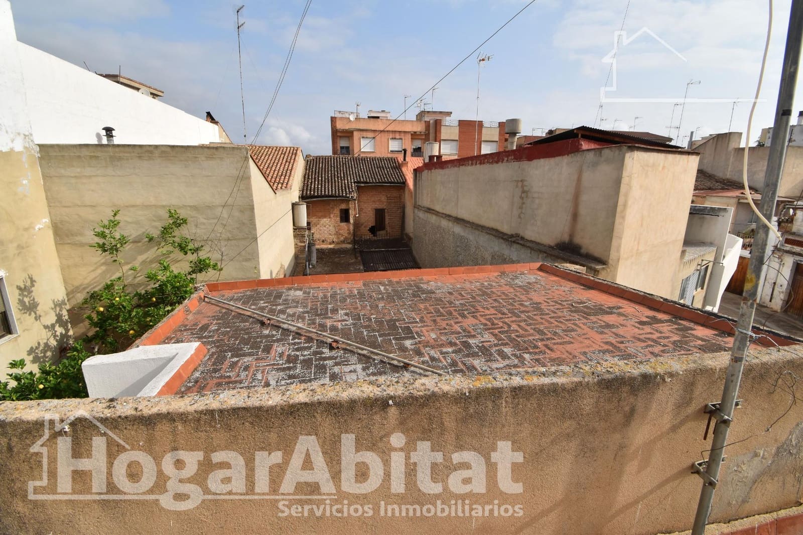 5 bedroom Townhouse for sale in Carlet with garage - € 100,000 (Ref: 9541735)