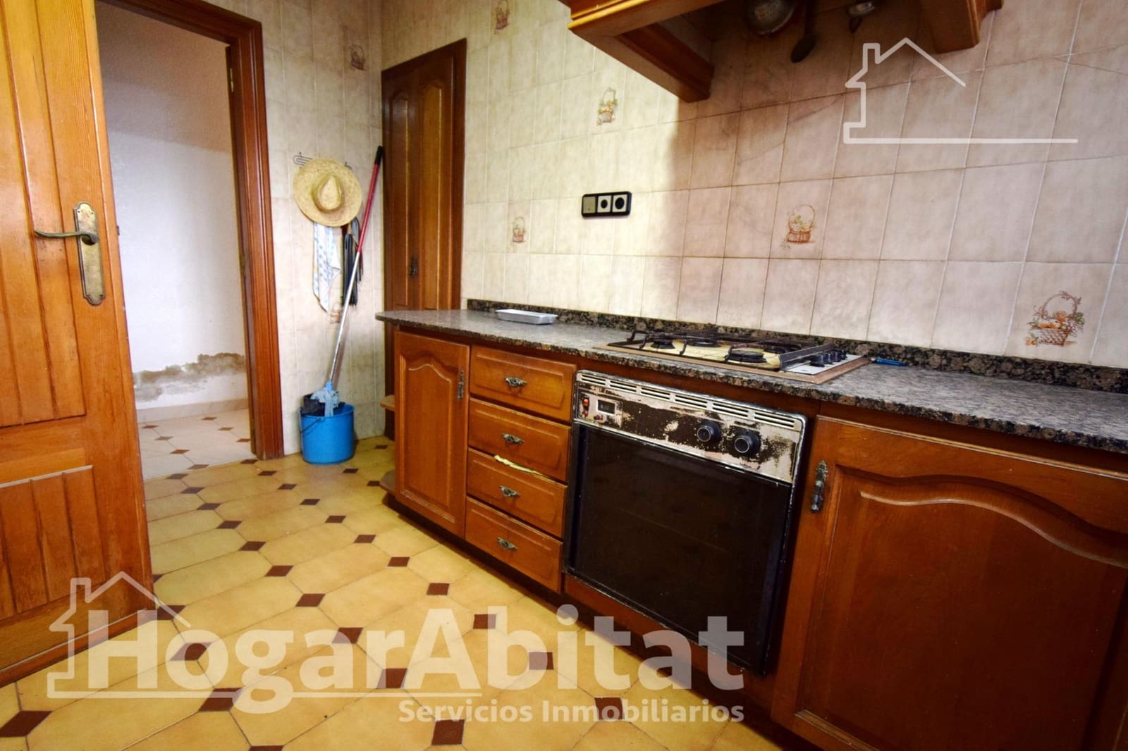 5 soverom Hus til salgs i Montserrat med garasje - € 250 000 (Ref: 9541736)