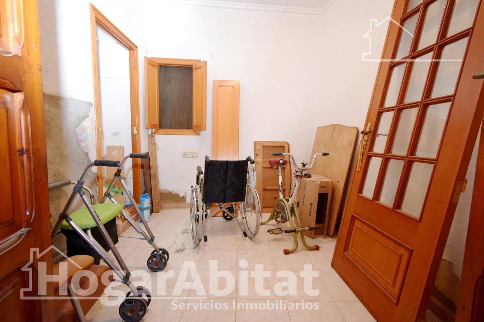 5 soverom Hus til salgs i Montserrat med garasje - € 250 000 (Ref: 9541736)