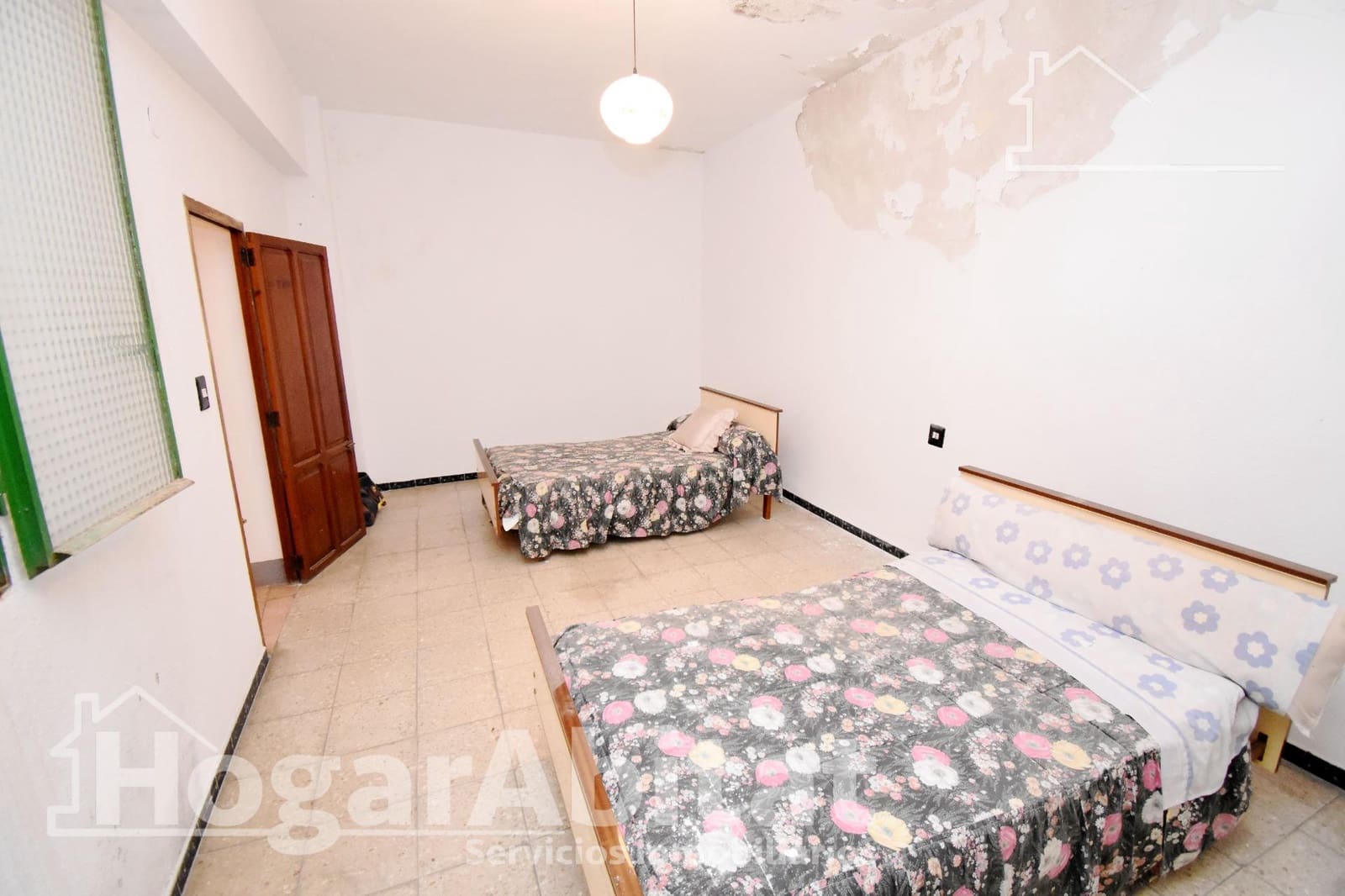 5 bedroom Townhouse for sale in Alzira - € 129,900 (Ref: 9541737)