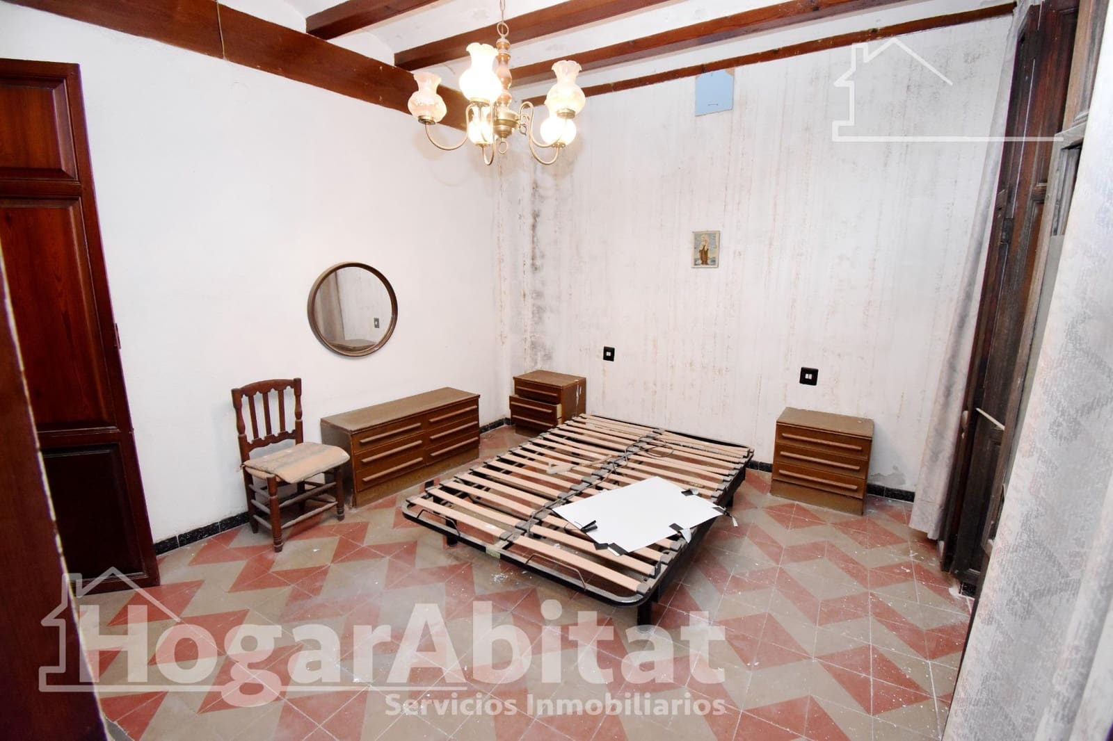 5 bedroom Townhouse for sale in Alzira - € 129,900 (Ref: 9541737)