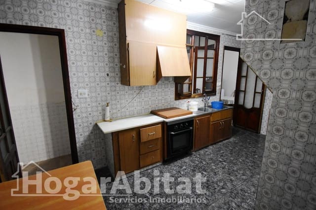 5 bedroom Townhouse for sale in Alzira - € 129,900 (Ref: 9541737)